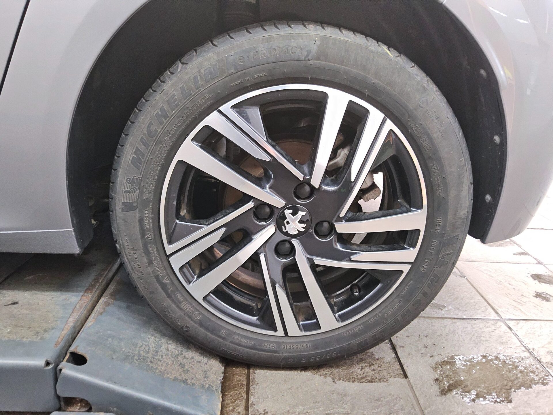 Peugeot 208 1.5 BlueHDI T-Leder Navi LED PDC Tempomat 10