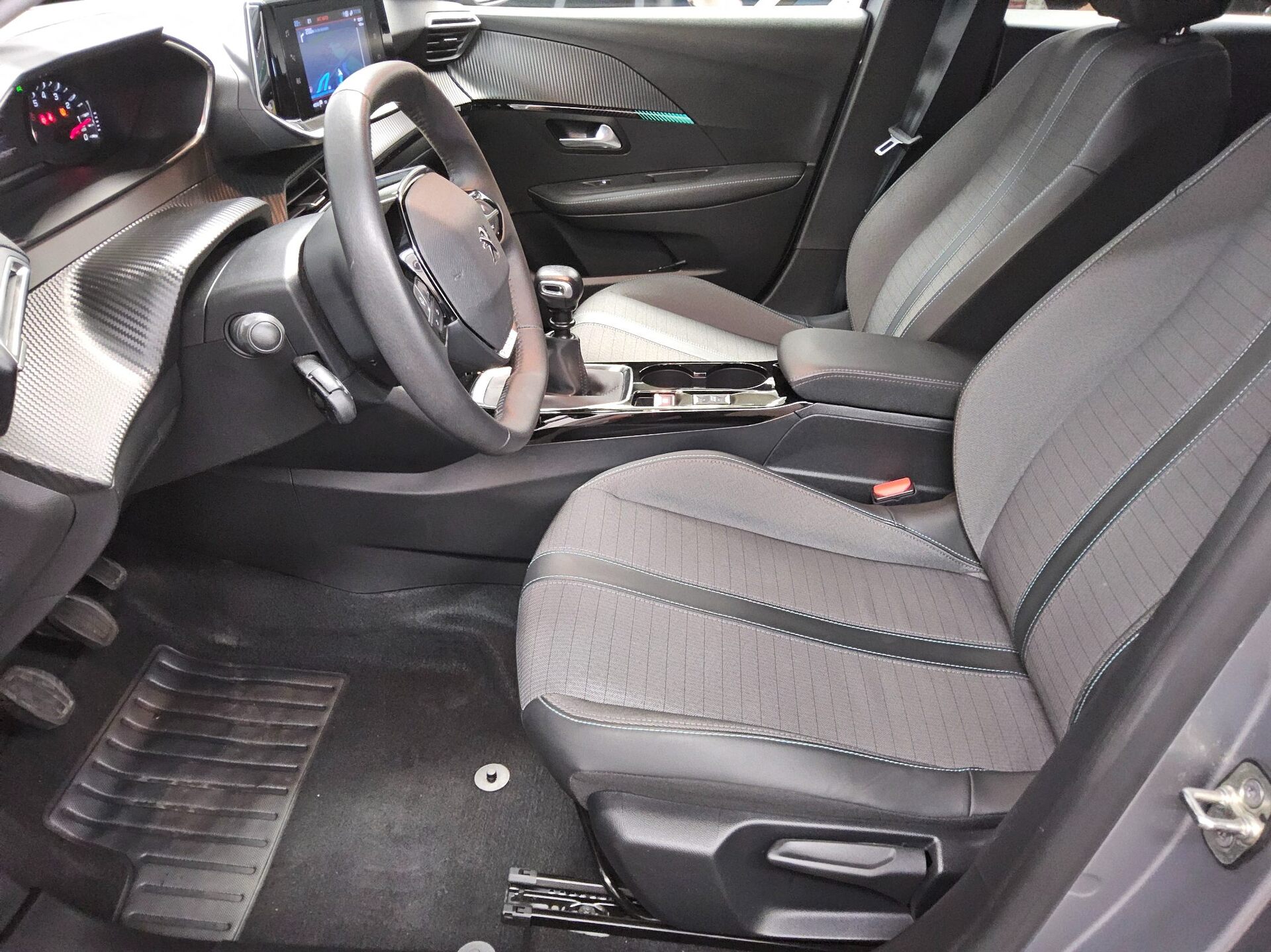 Peugeot 208 1.5 BlueHDI T-Leder Navi LED PDC Tempomat 8