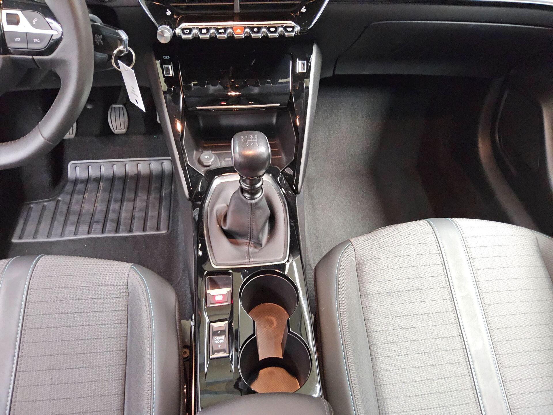 Peugeot 208 1.5 BlueHDI T-Leder Navi LED PDC Tempomat 6