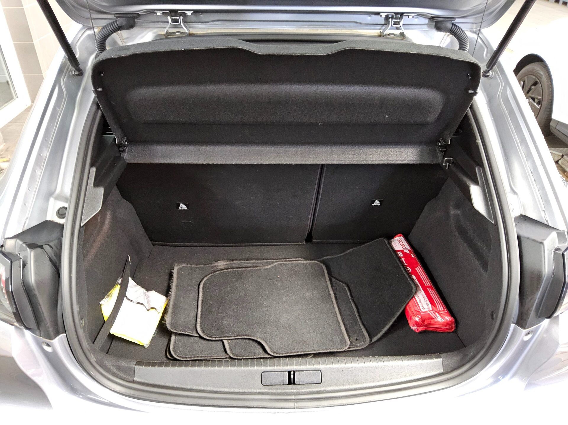 Peugeot 208 1.5 BlueHDI T-Leder Navi LED PDC Tempomat 11