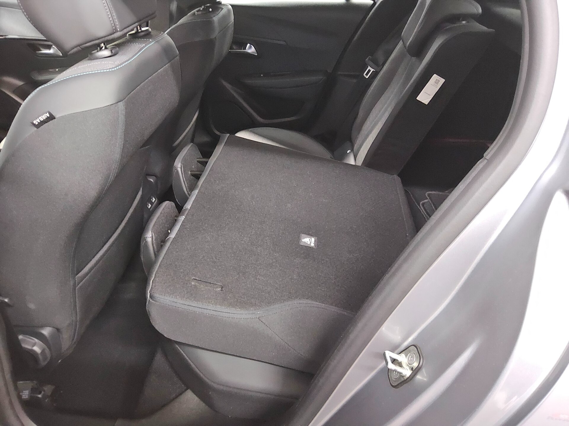 Peugeot 208 1.5 BlueHDI T-Leder Navi LED PDC Tempomat 12