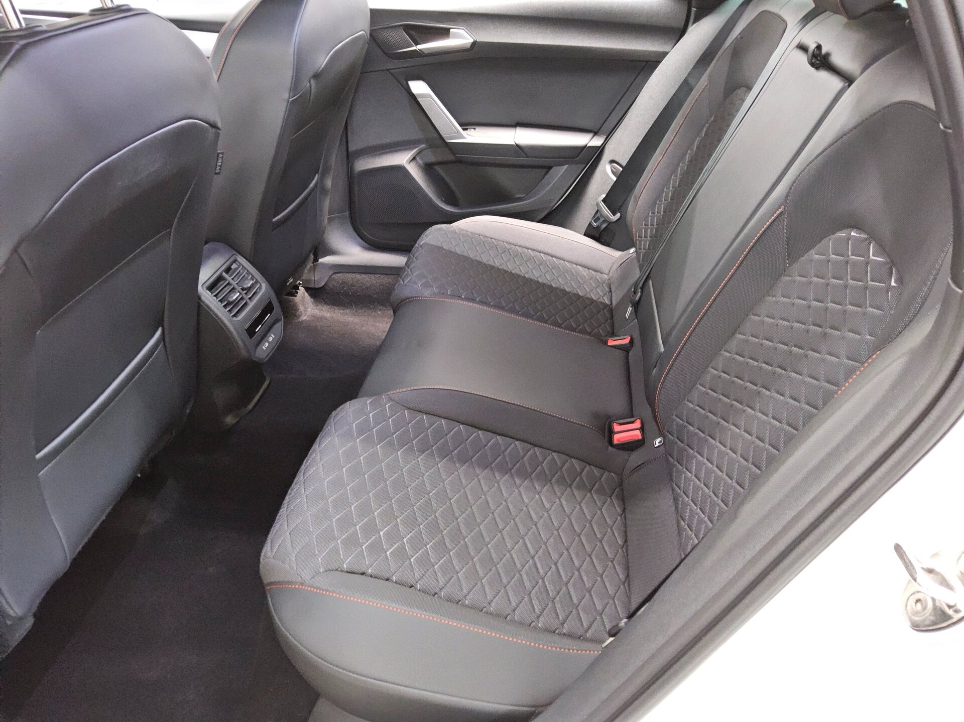 Seat Leon Sportstourer 2.0 TDI FR-Line Navi LED vc 13