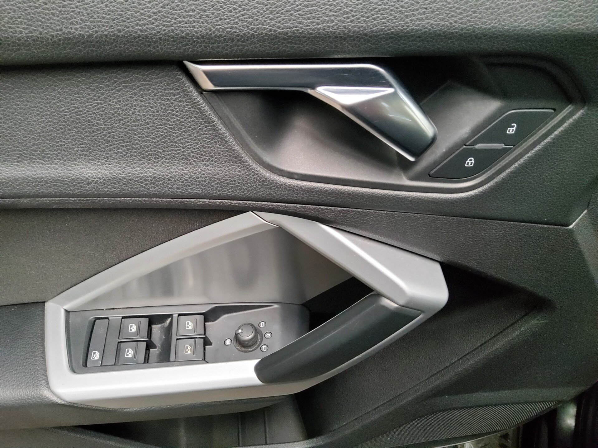 Audi Q3 35 TFSI Navi vc LED ACC PDC SHZ 11