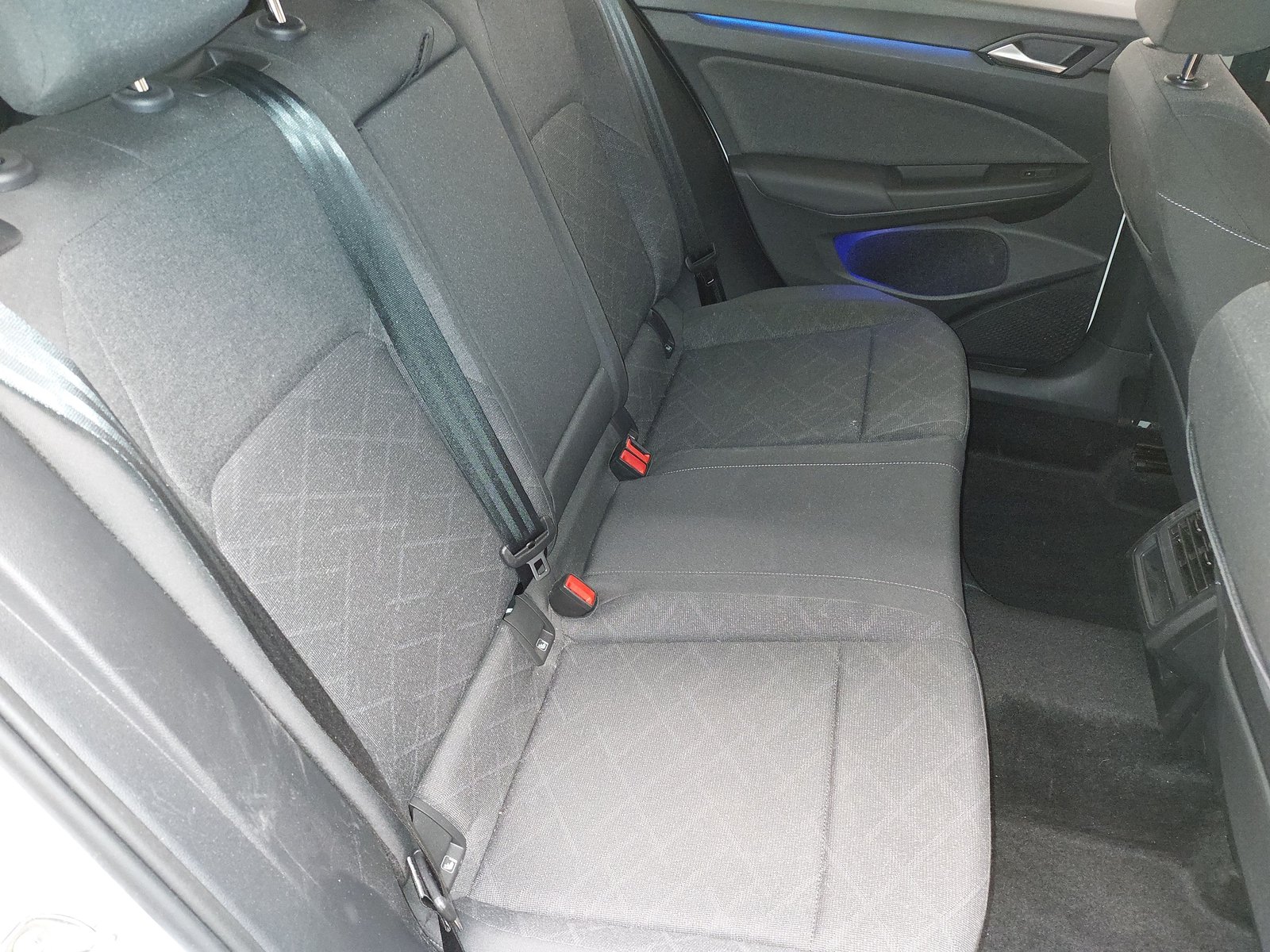 Volkswagen Golf Var. 2.0 TDI Life LED PDC Shz DC 12
