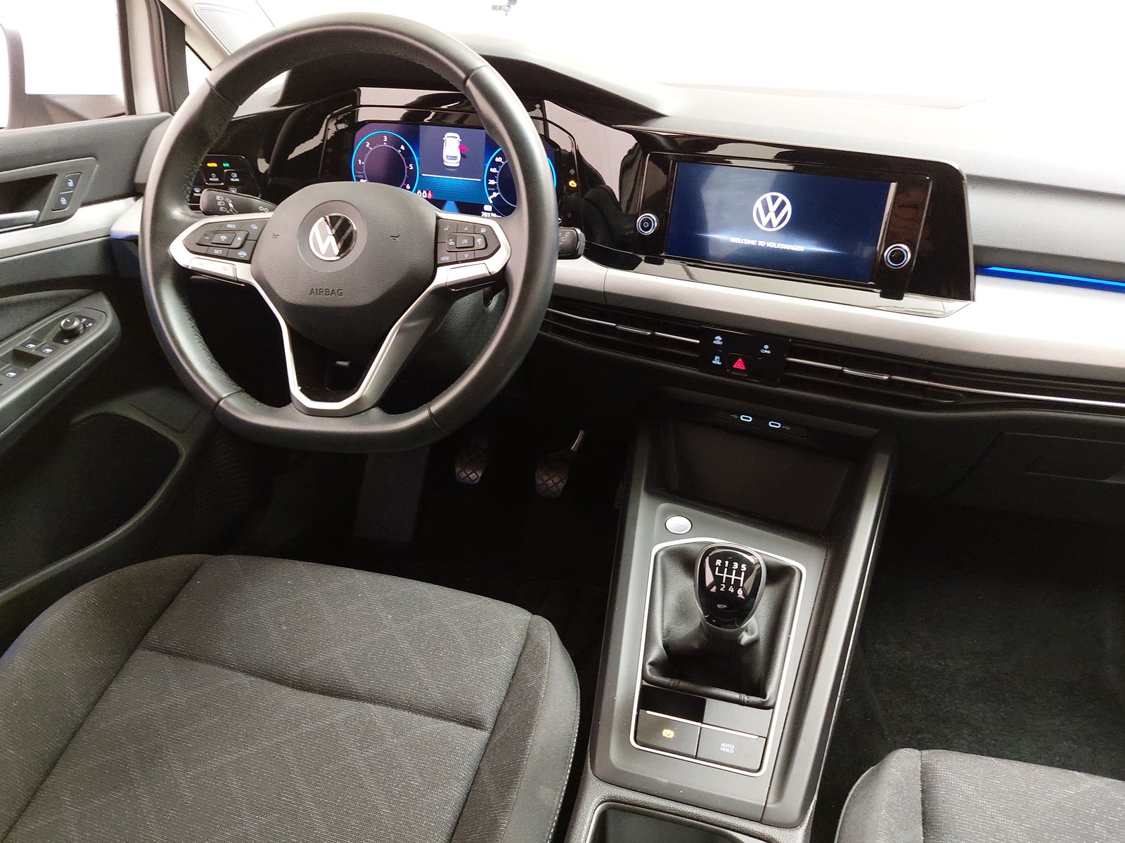 Volkswagen Golf Var. 2.0 TDI Life LED PDC Shz DC 17