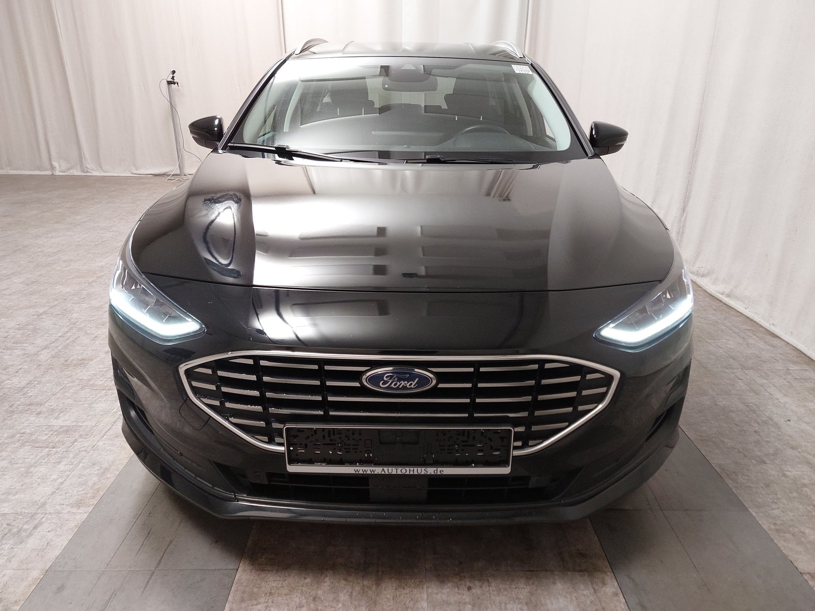Ford Focus Turnier 1.5 EB Titanium X Navi LED AHK RFK 9
