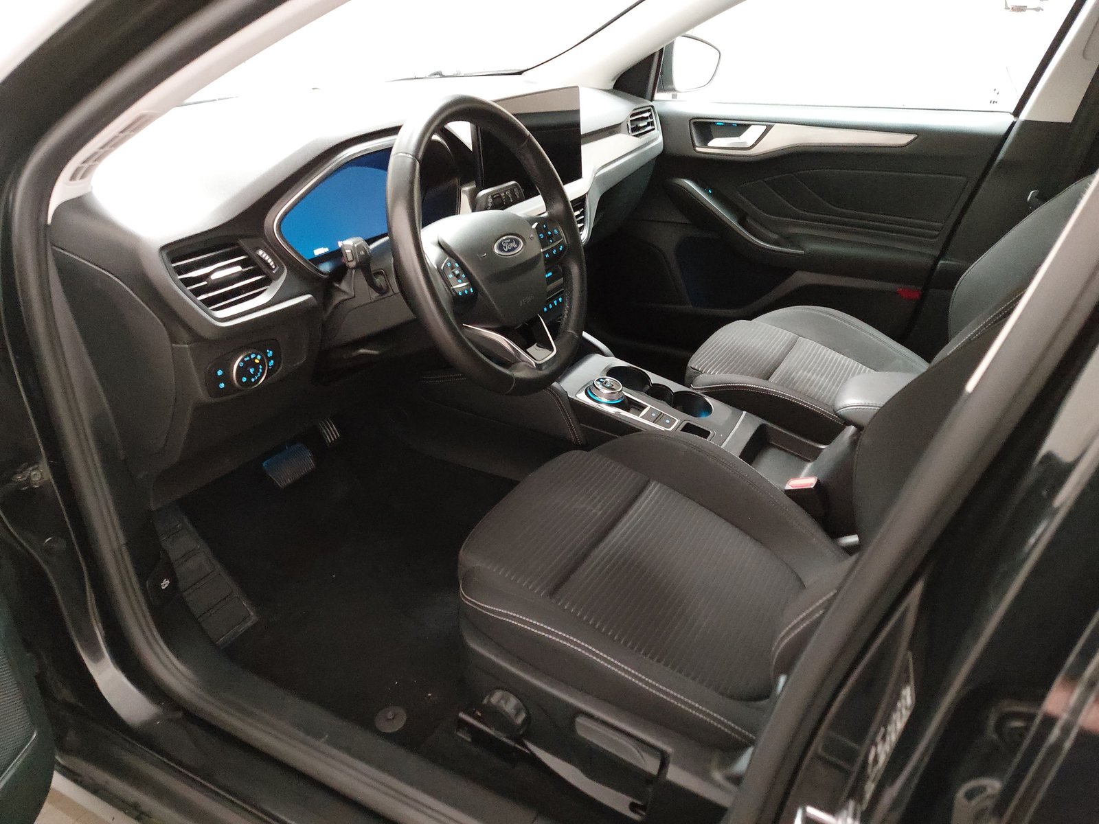 Ford Focus Turnier 1.5 EB Titanium X Navi LED AHK RFK 6