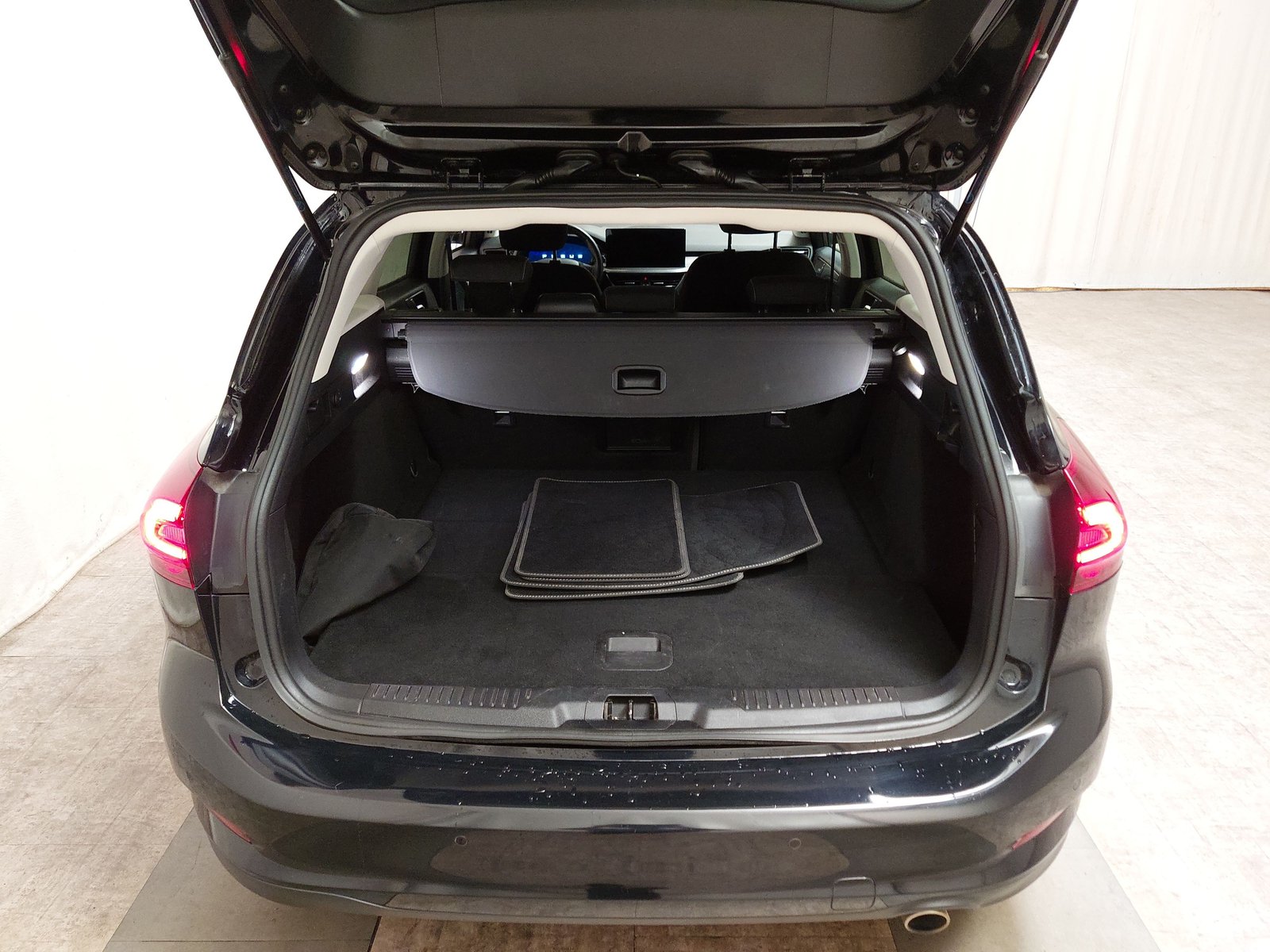Ford Focus Turnier 1.5 EB Titanium X Navi LED AHK RFK 15