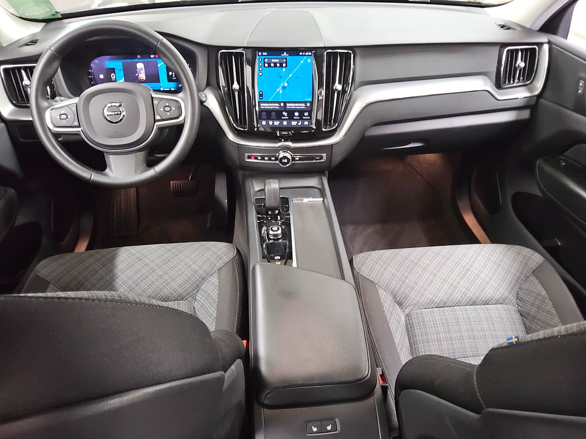Volvo XC60 B4 Core Navi LED StandHzg 4xShz RfK ACC 5