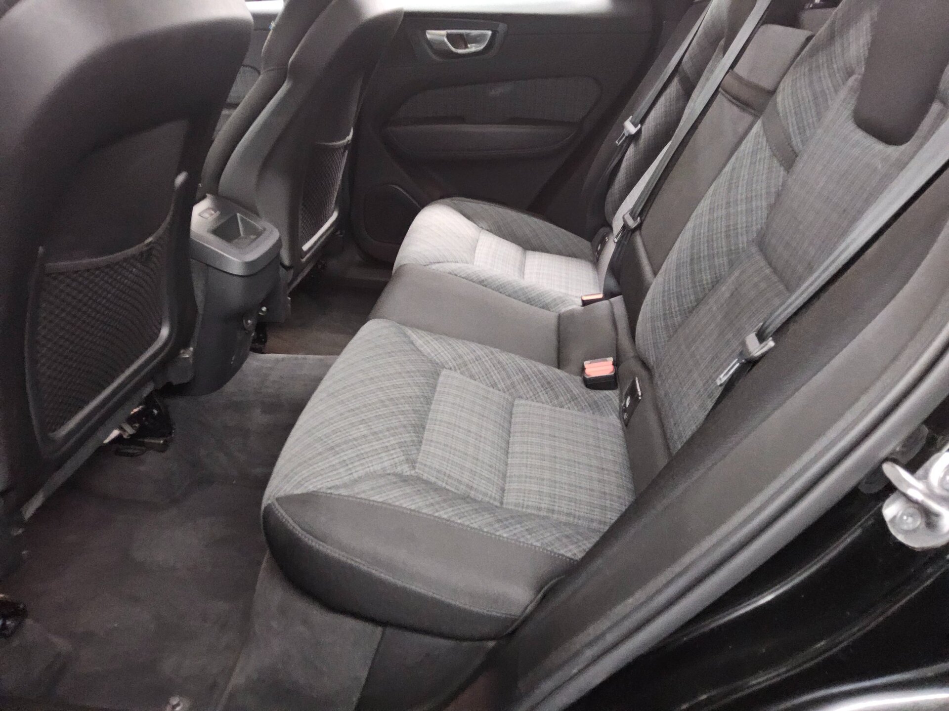 Volvo XC60 B4 Core Navi LED StandHzg 4xShz RfK ACC 13
