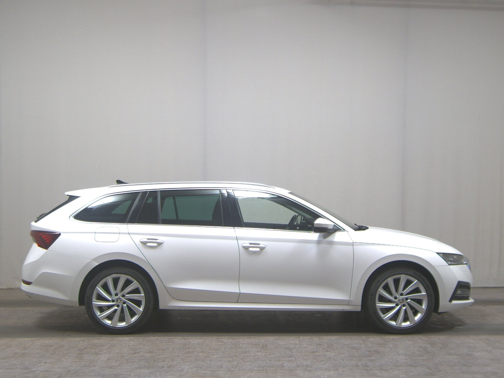 Skoda Octavia Kombi 2.0 TSI 4x4 Style Navi LED Virtual HuD AHK