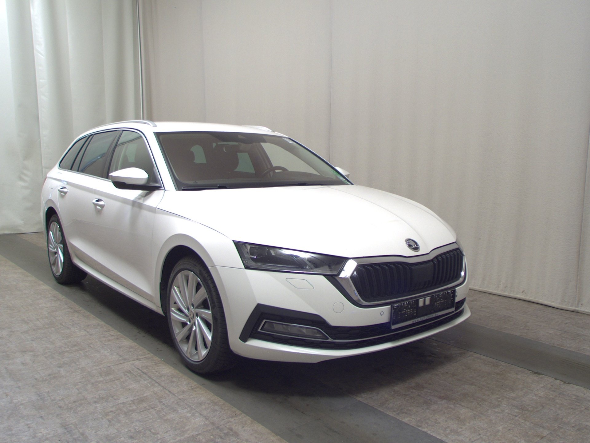 Skoda Octavia Kombi 2.0 TSI 4x4 Style Navi LED Virtual HuD AHK 3