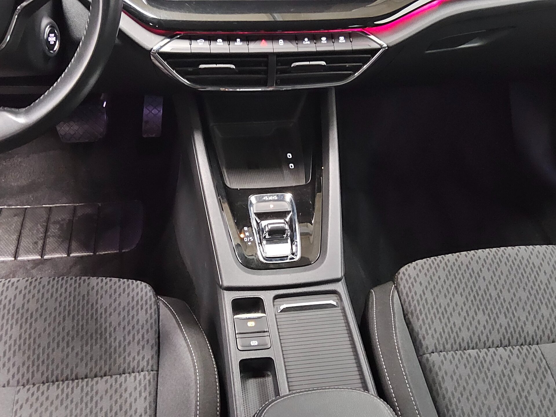 Skoda Octavia Kombi 2.0 TSI 4x4 Style Navi LED Virtual HuD AHK 6