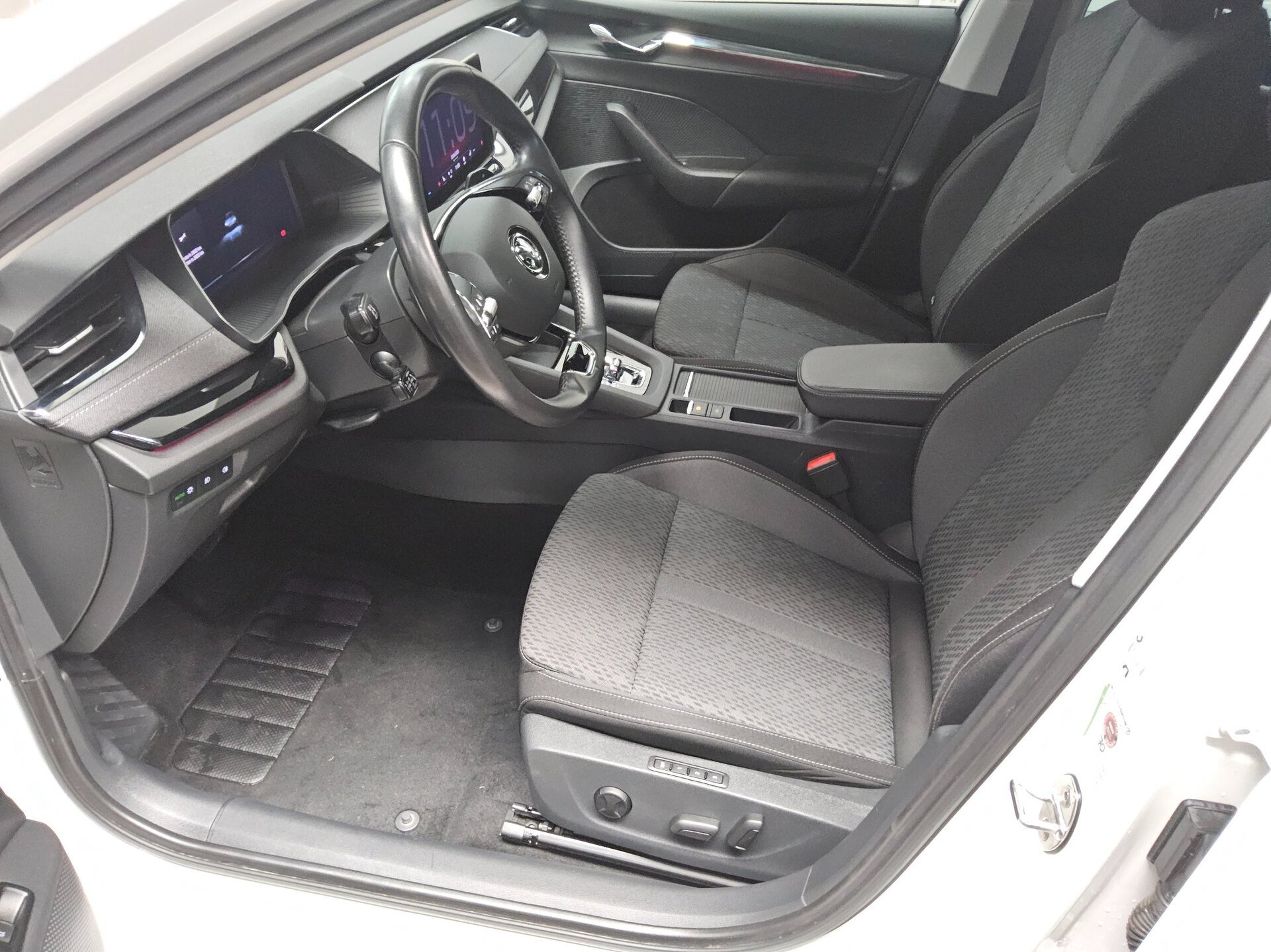 Skoda Octavia Kombi 2.0 TSI 4x4 Style Navi LED Virtual HuD AHK 9