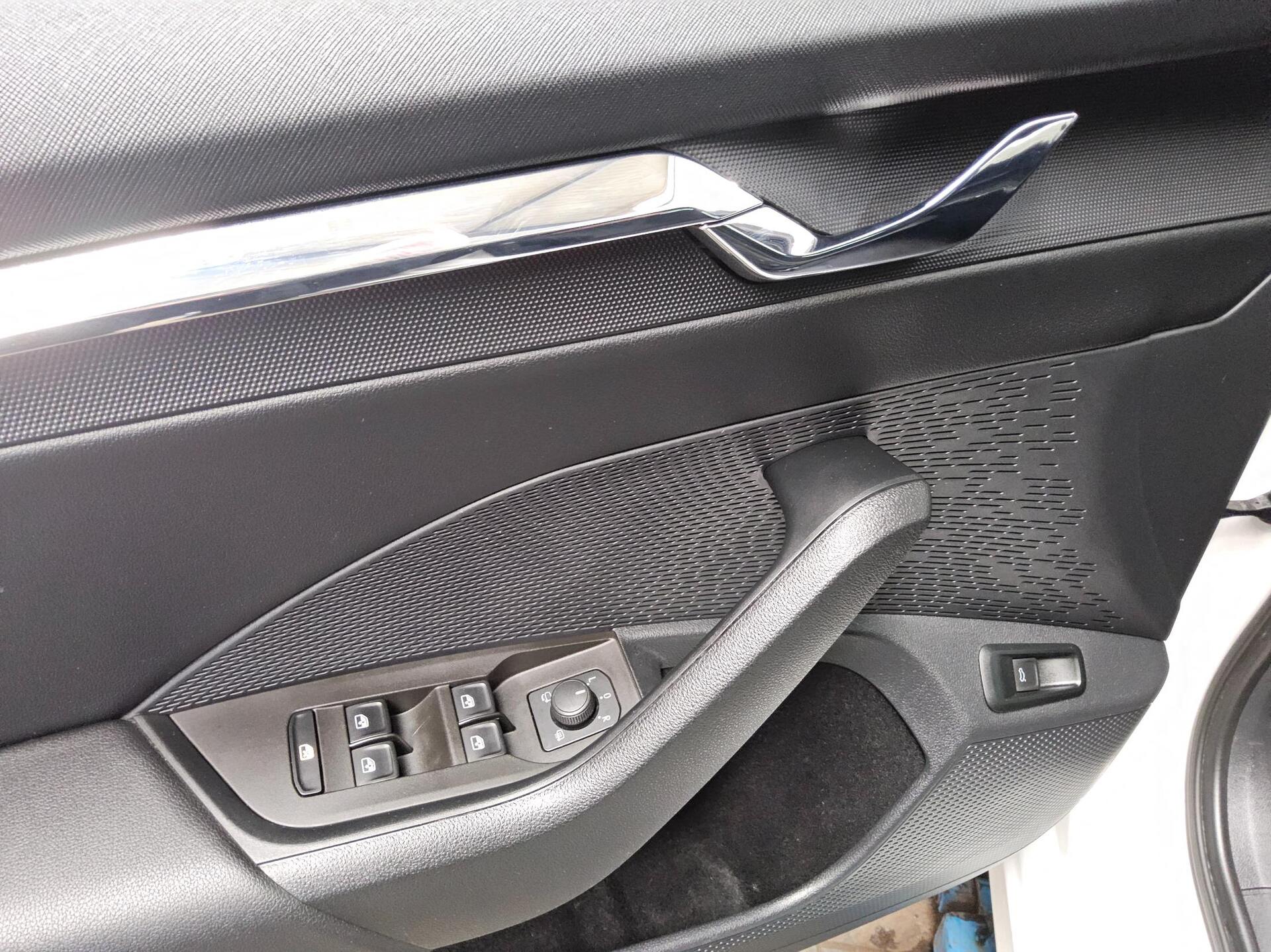 Skoda Octavia Kombi 2.0 TSI 4x4 Style Navi LED Virtual HuD AHK 10