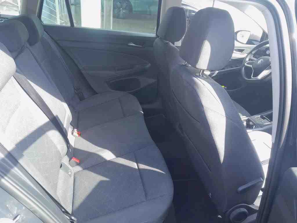 Volkswagen Golf-8 Var. 2.0 TDI Life NAVI LED PDC ACC 8