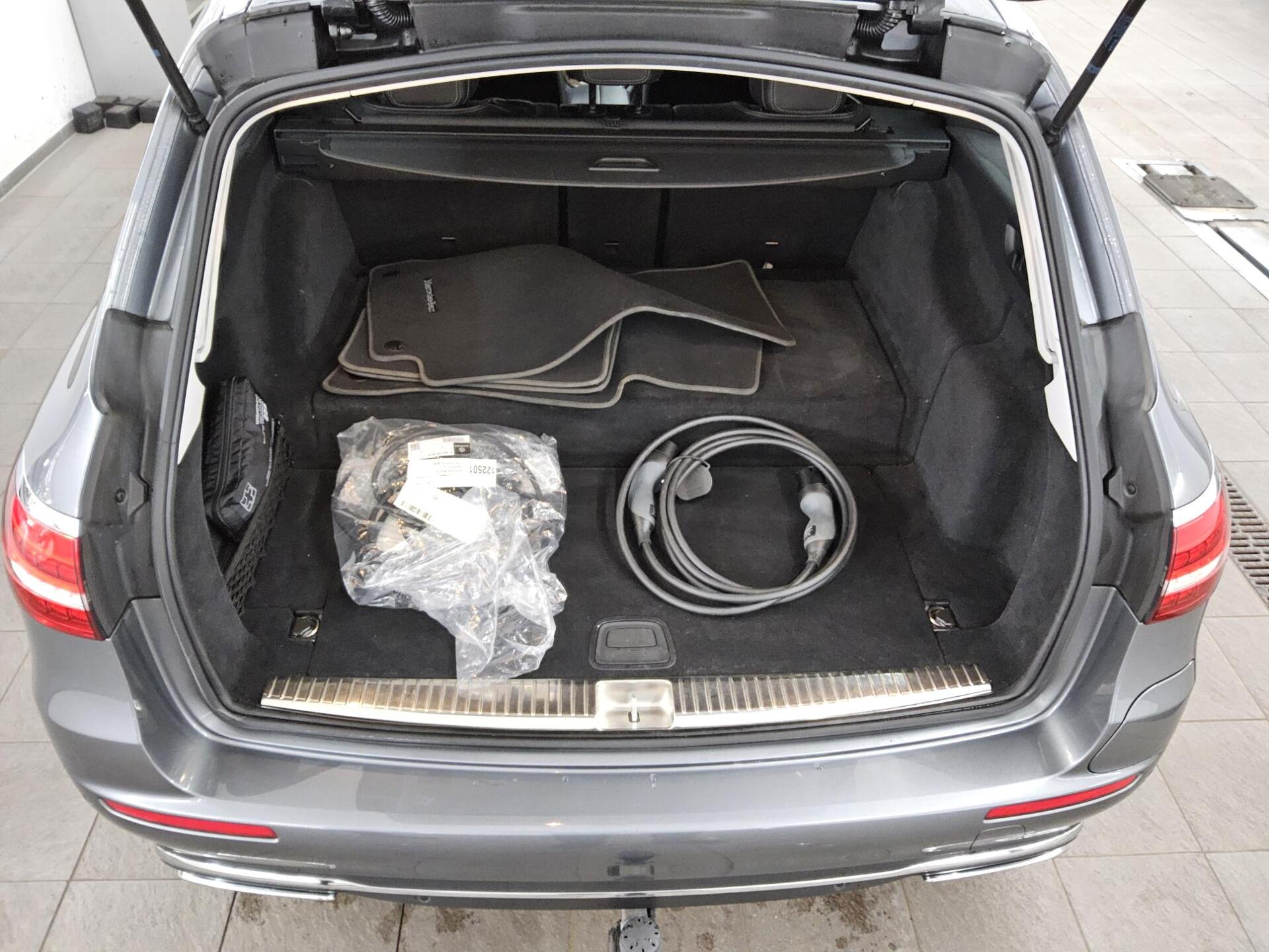 Mercedes-Benz E 300 T de Avantgarde Navi LED AHK 360°- Kamera 12