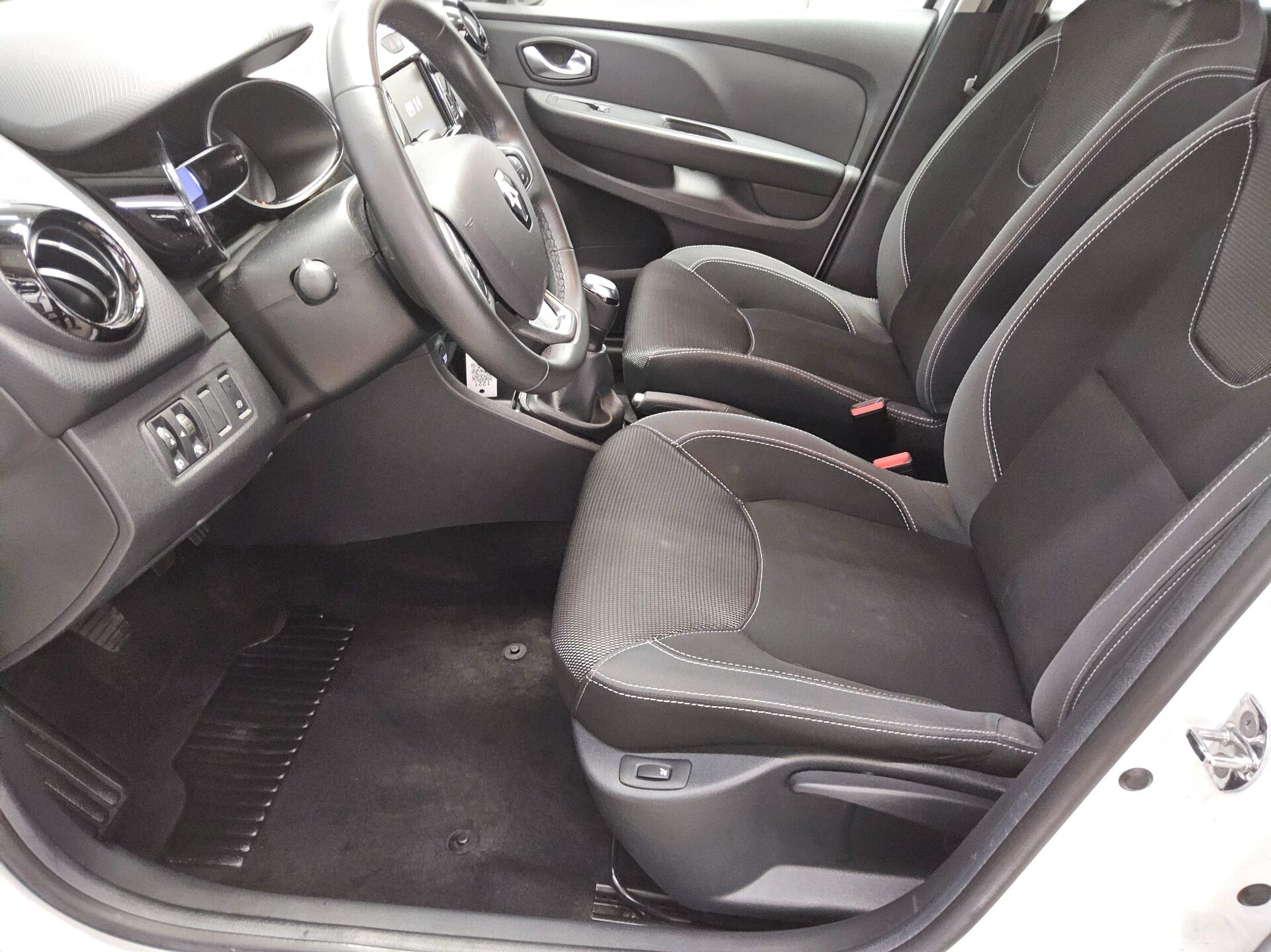 Renault Clio 0.9 TCe Navi AHK Shz BT Klima Tempomat 8