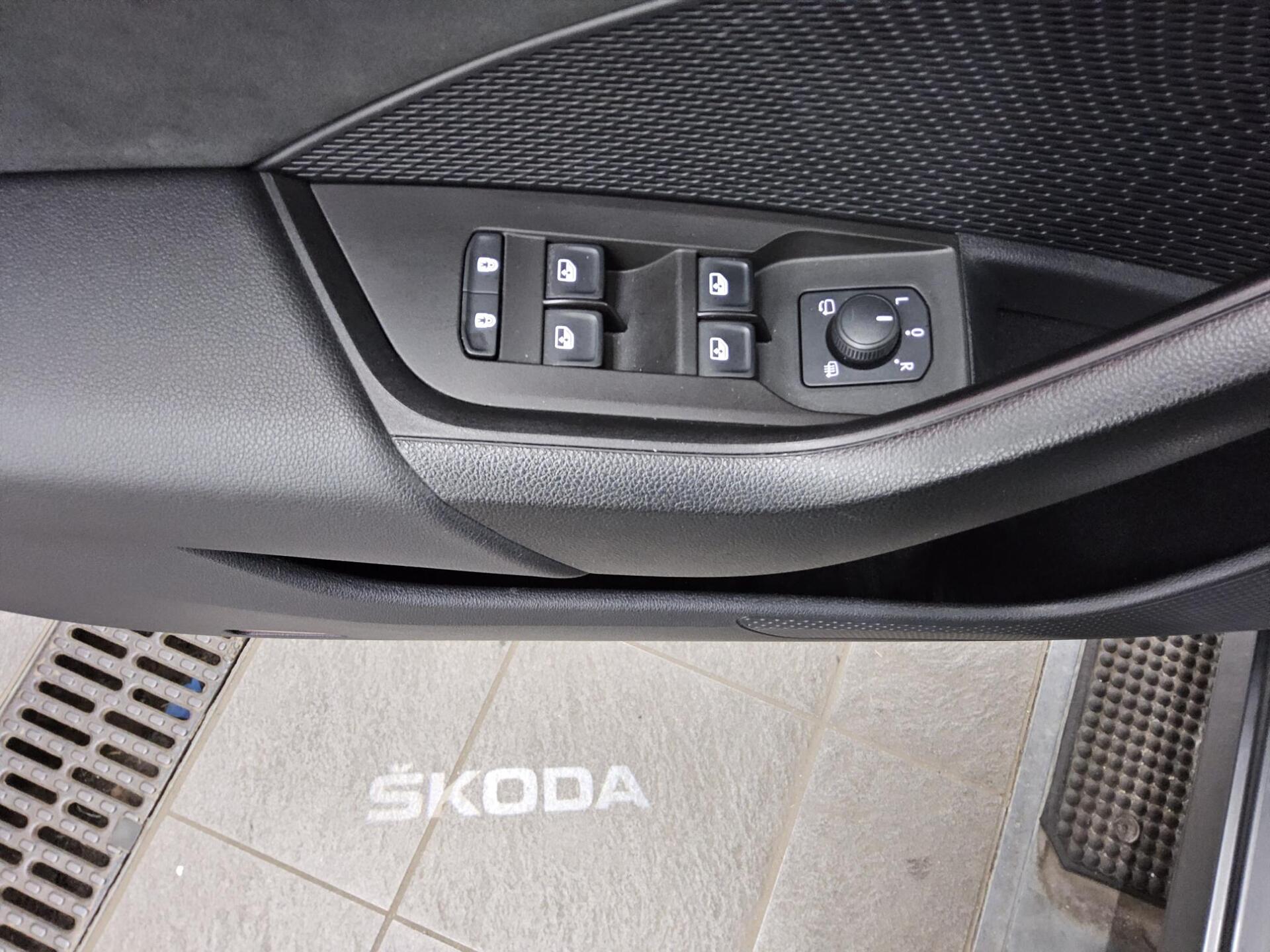 Skoda Octavia Kombi 2.0 TDI RS Navi LED vc HuD ACC RfK 10