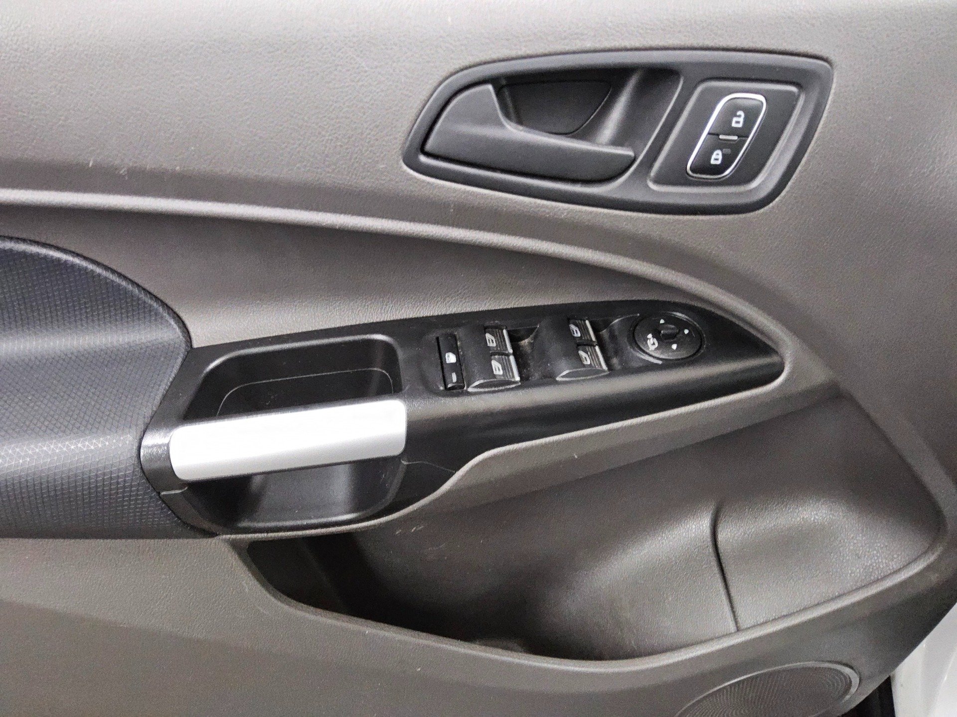 Ford Transit Connect 1.5 TDCi Trend 5-Sitzer Navi AHK 9
