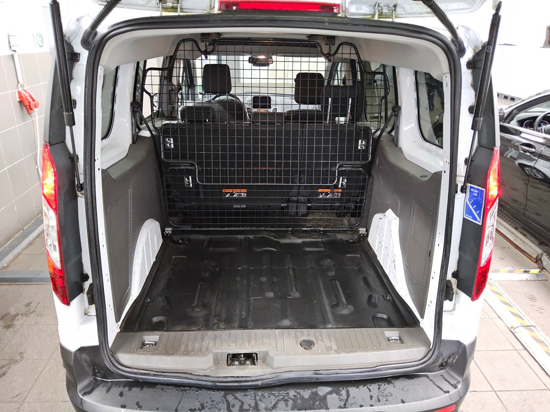 Ford Transit Connect 1.5 TDCi Trend 5-Sitzer Navi AHK 11