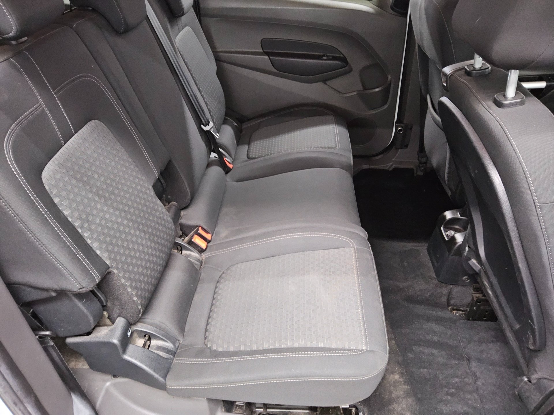 Ford Transit Connect 1.5 TDCi Trend 5-Sitzer Navi AHK 13