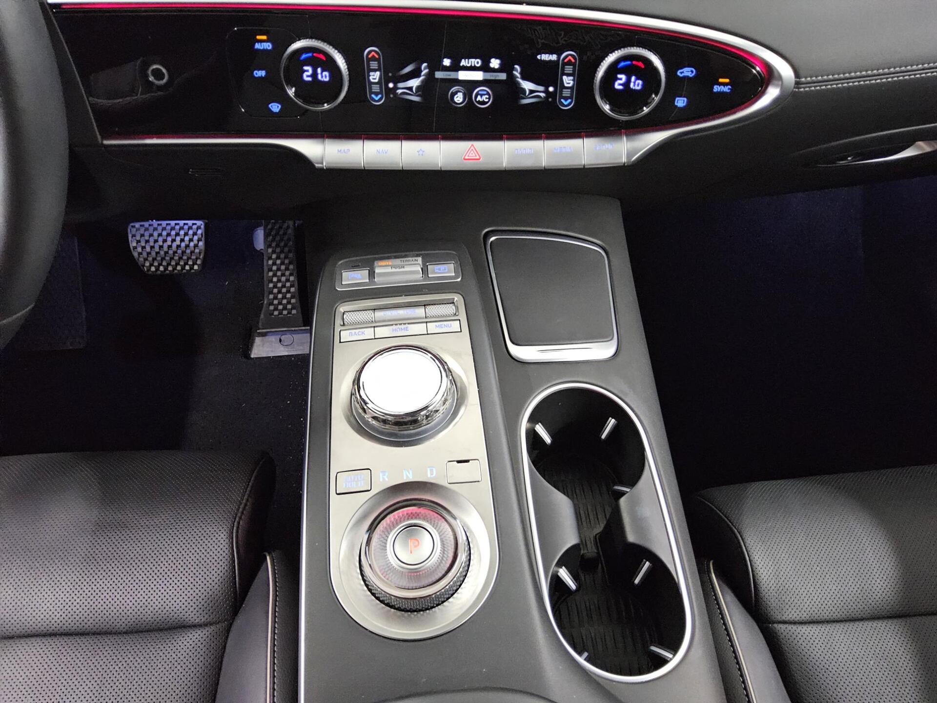 Genesis GV70 2.5T AWD Sport Leder Navi LED HuD 360° ACC 6
