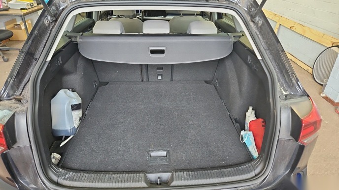 Volkswagen Golf Var. 2.0 TDI Life NAVI AID AMBIENTE LED PDC 11