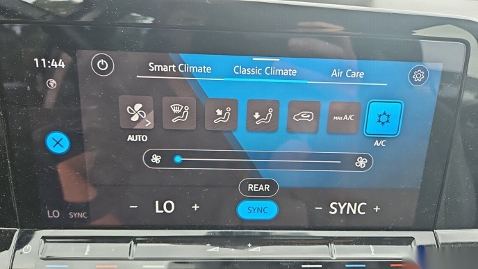 Volkswagen Golf Var. 2.0 TDI Life NAVI AID AMBIENTE LED PDC 10