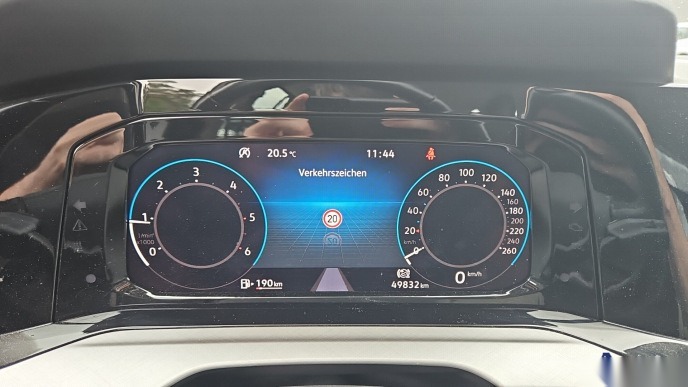 Volkswagen Golf Var. 2.0 TDI Life NAVI AID AMBIENTE LED PDC 7