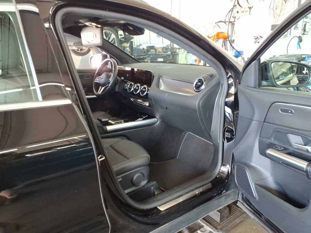 Mercedes-Benz GLA 220 d 4M Progressive NAVI SHZ PANO RFK ACC 6