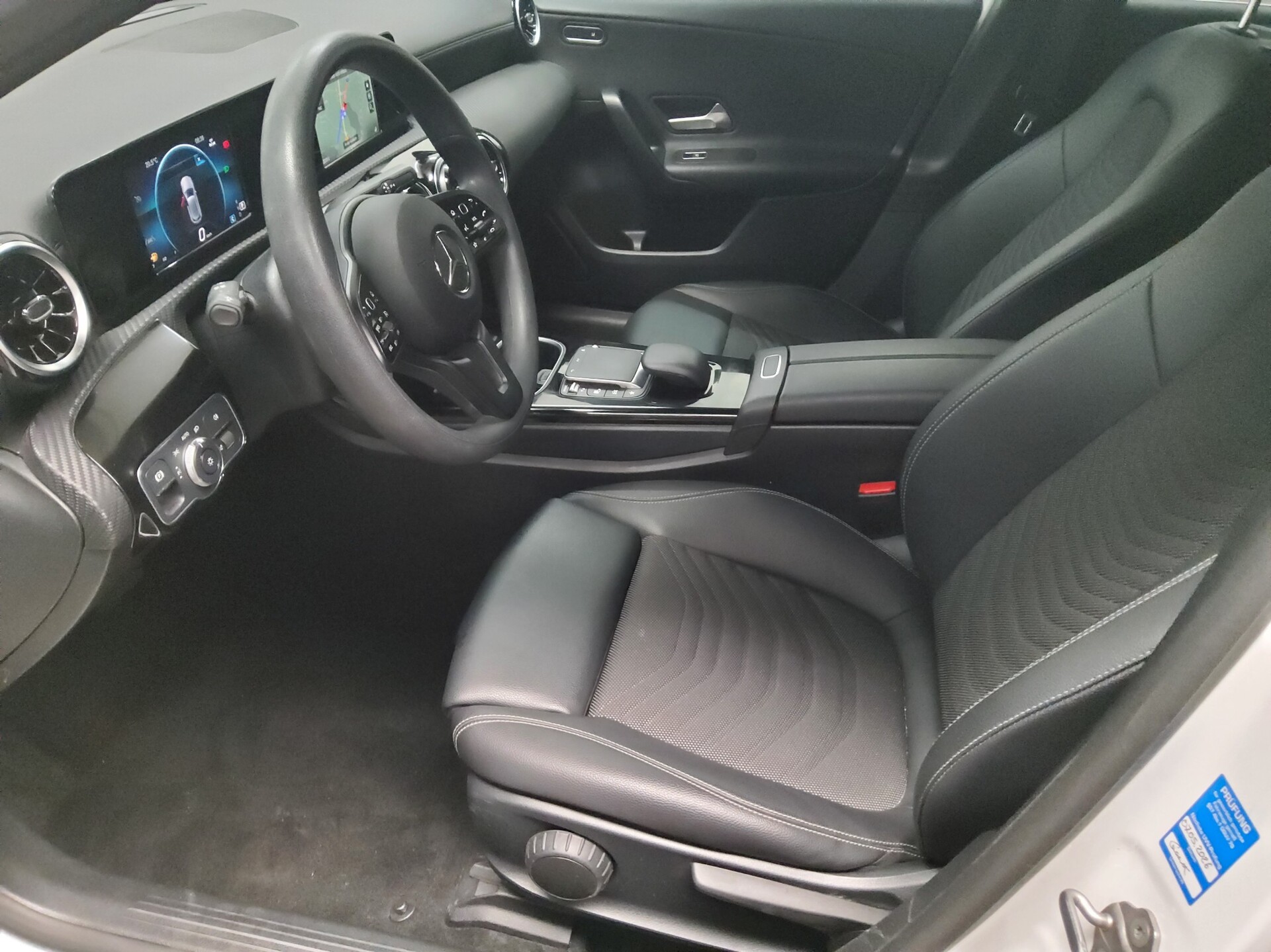 Mercedes-Benz A 180 d T-Leder Navi LED AHK PDC Shz Tempomat 9