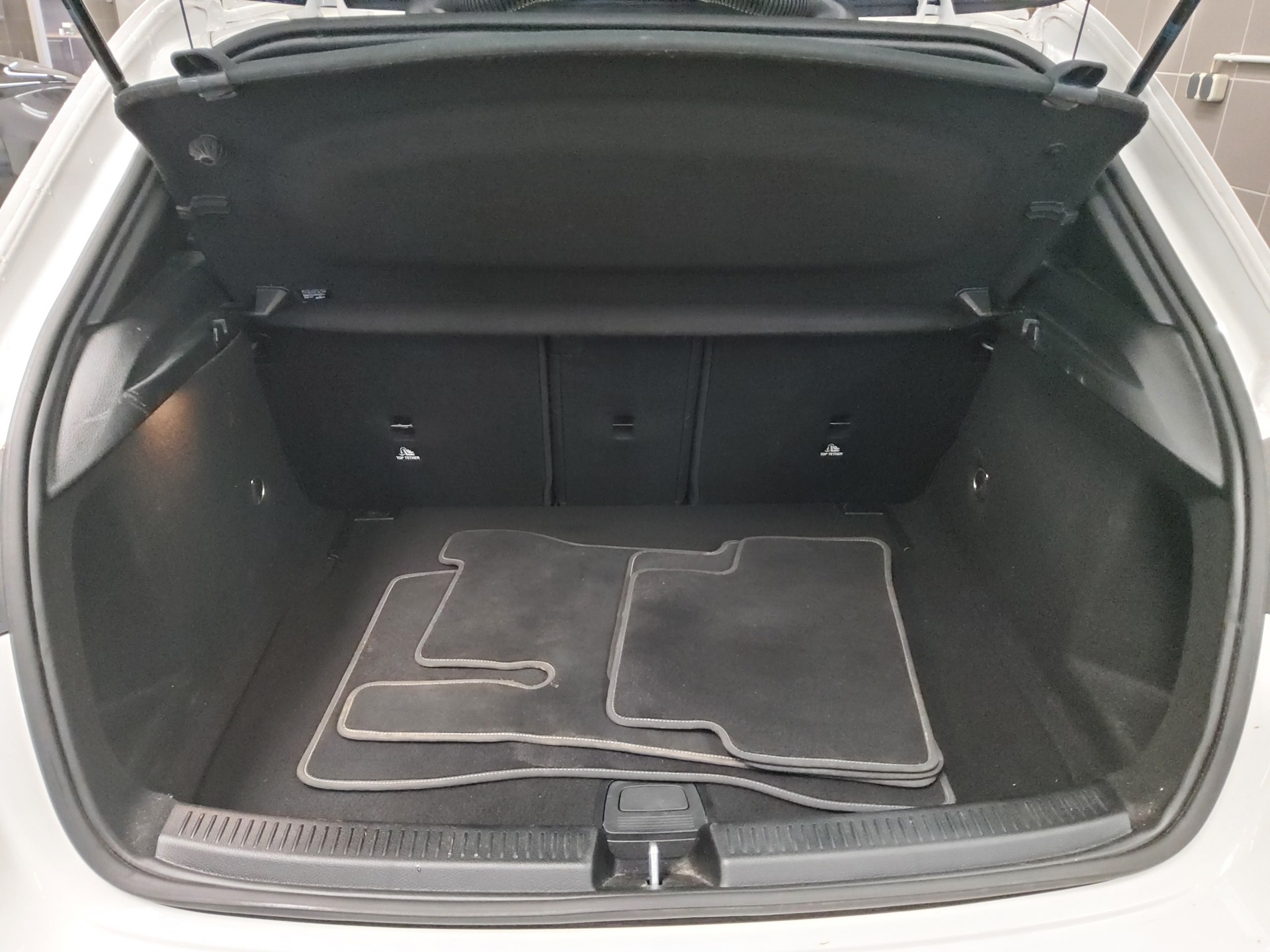 Mercedes-Benz A 180 d T-Leder Navi LED AHK PDC Shz Tempomat 12