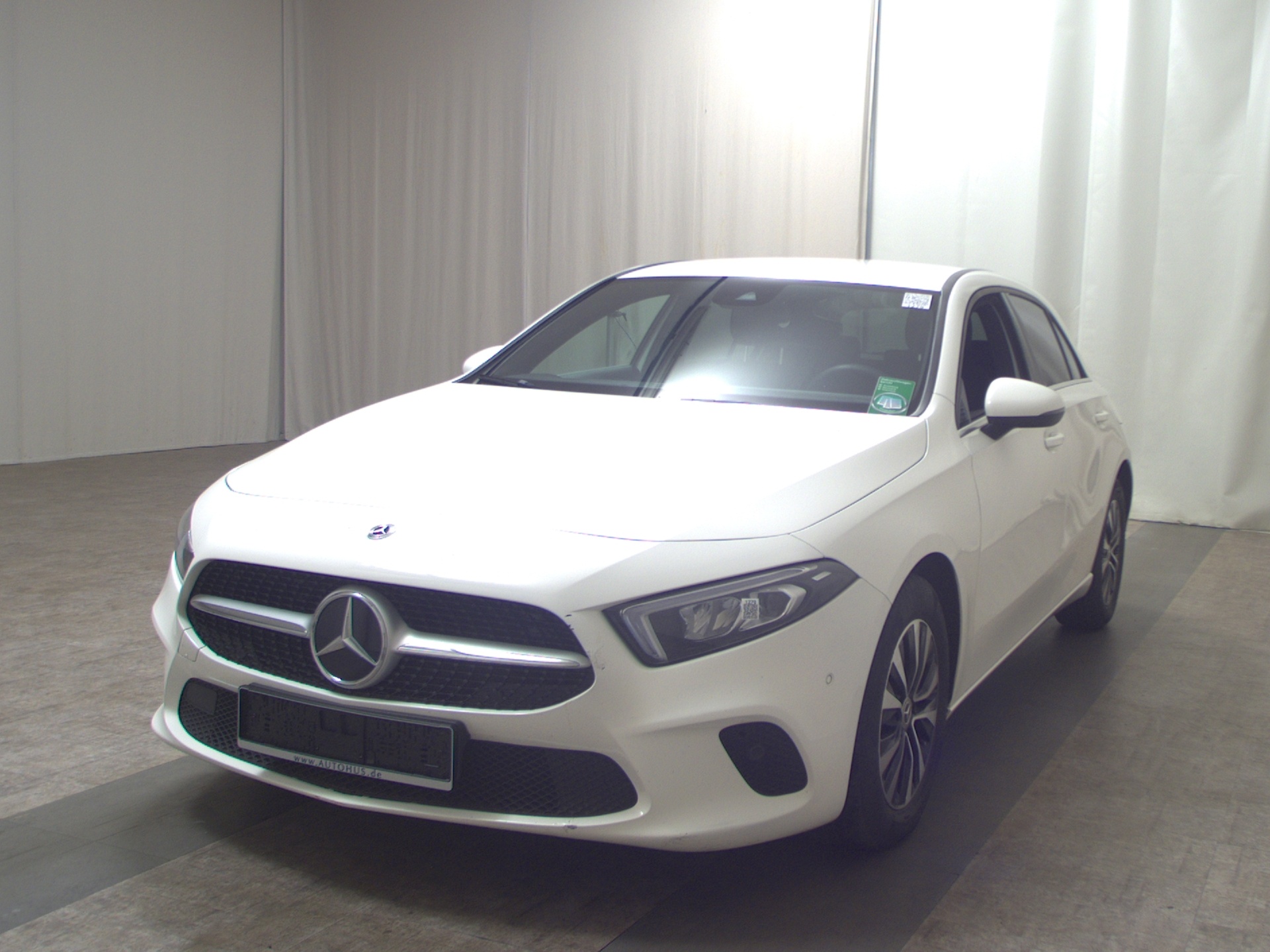 Mercedes-Benz A 180 d T-Leder Navi LED AHK PDC Shz Tempomat 2