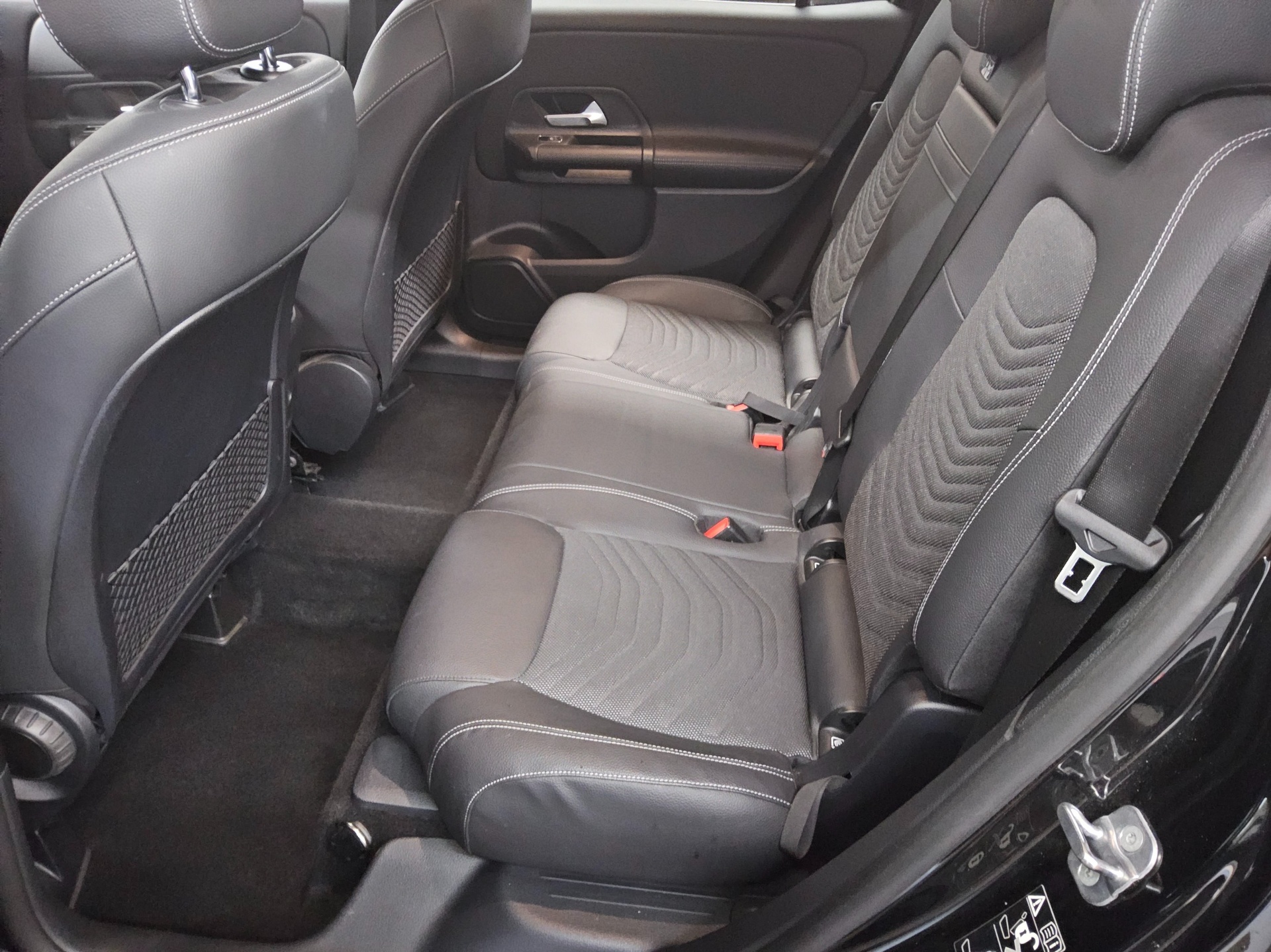 Mercedes-Benz GLB 200 d Style T-Leder Navi LED AHK Tempomat 13