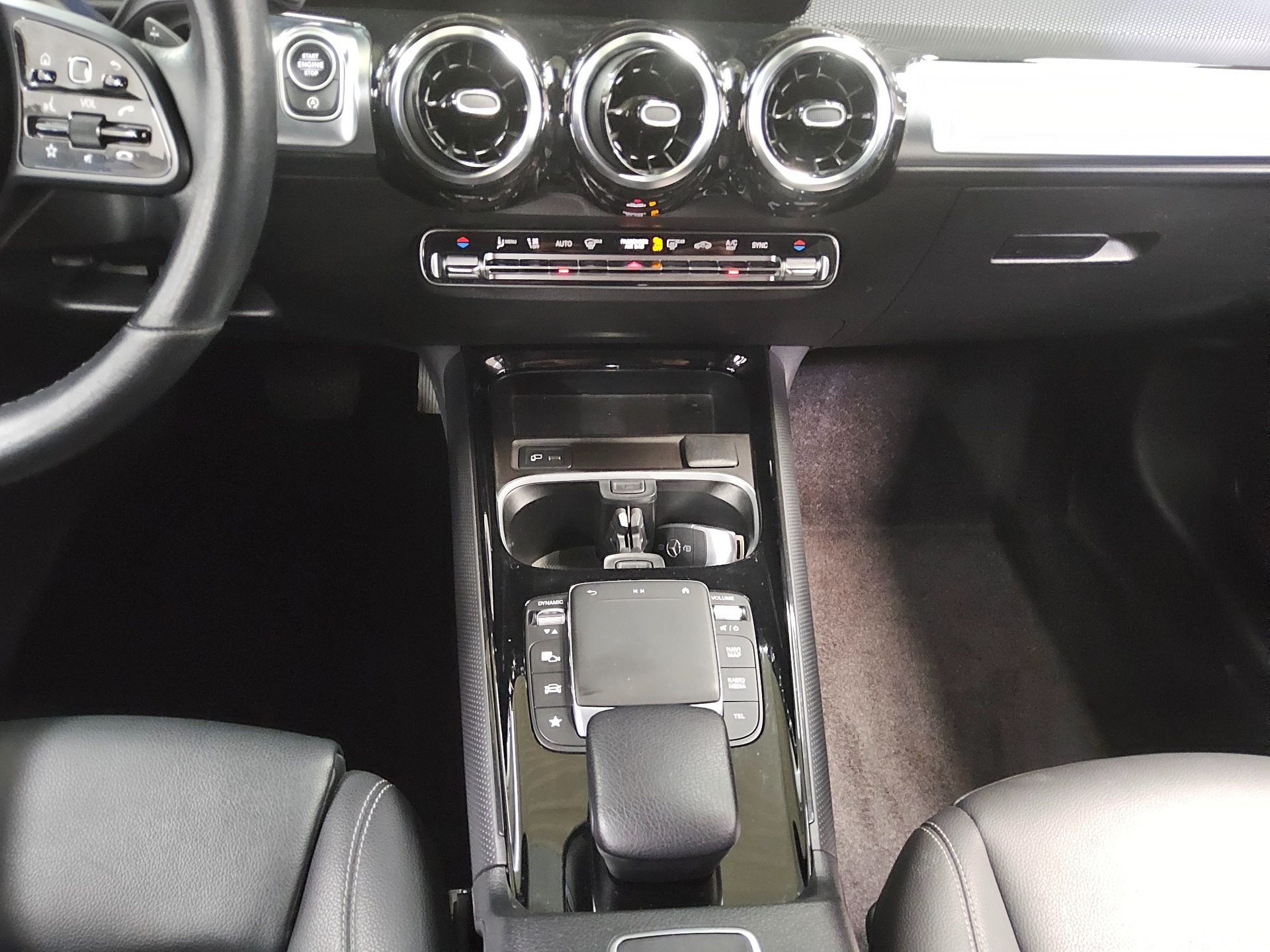 Mercedes-Benz GLB 200 d Style T-Leder Navi LED AHK Tempomat 6