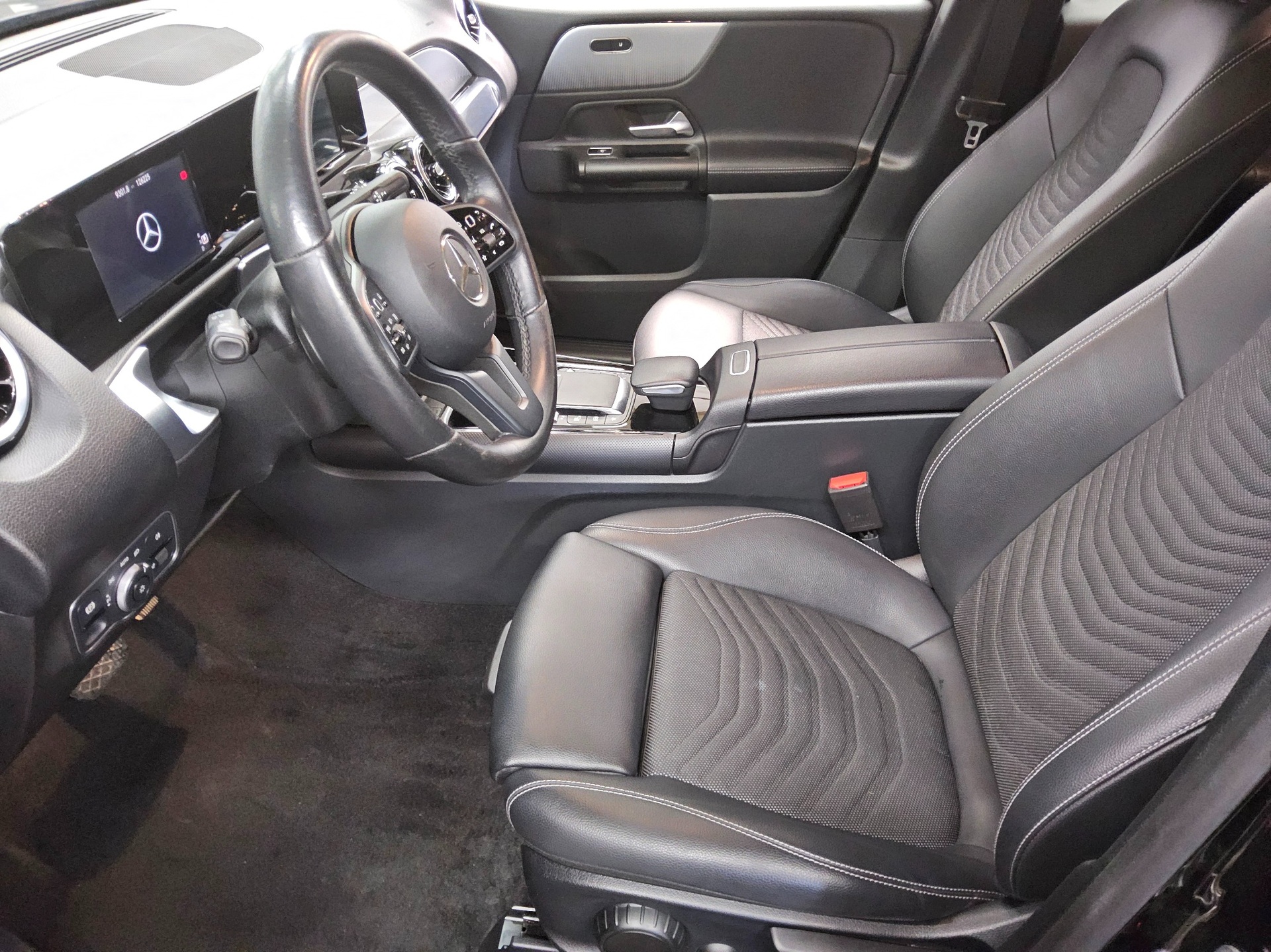 Mercedes-Benz GLB 200 d Style T-Leder Navi LED AHK Tempomat 9