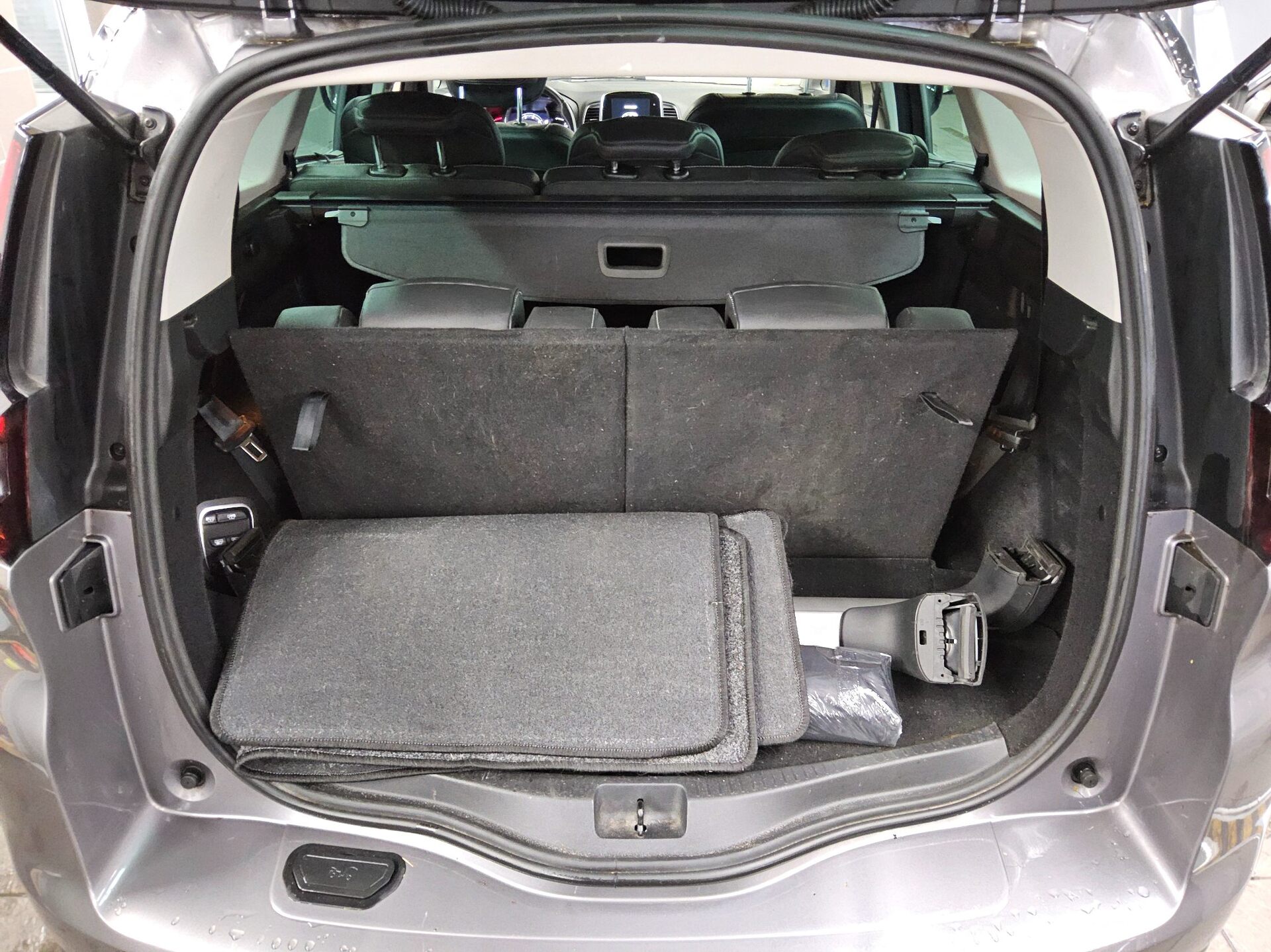 Renault Scenic 1.3 TCe Intens 7-Sitzer Navi LED HuD RfK 12