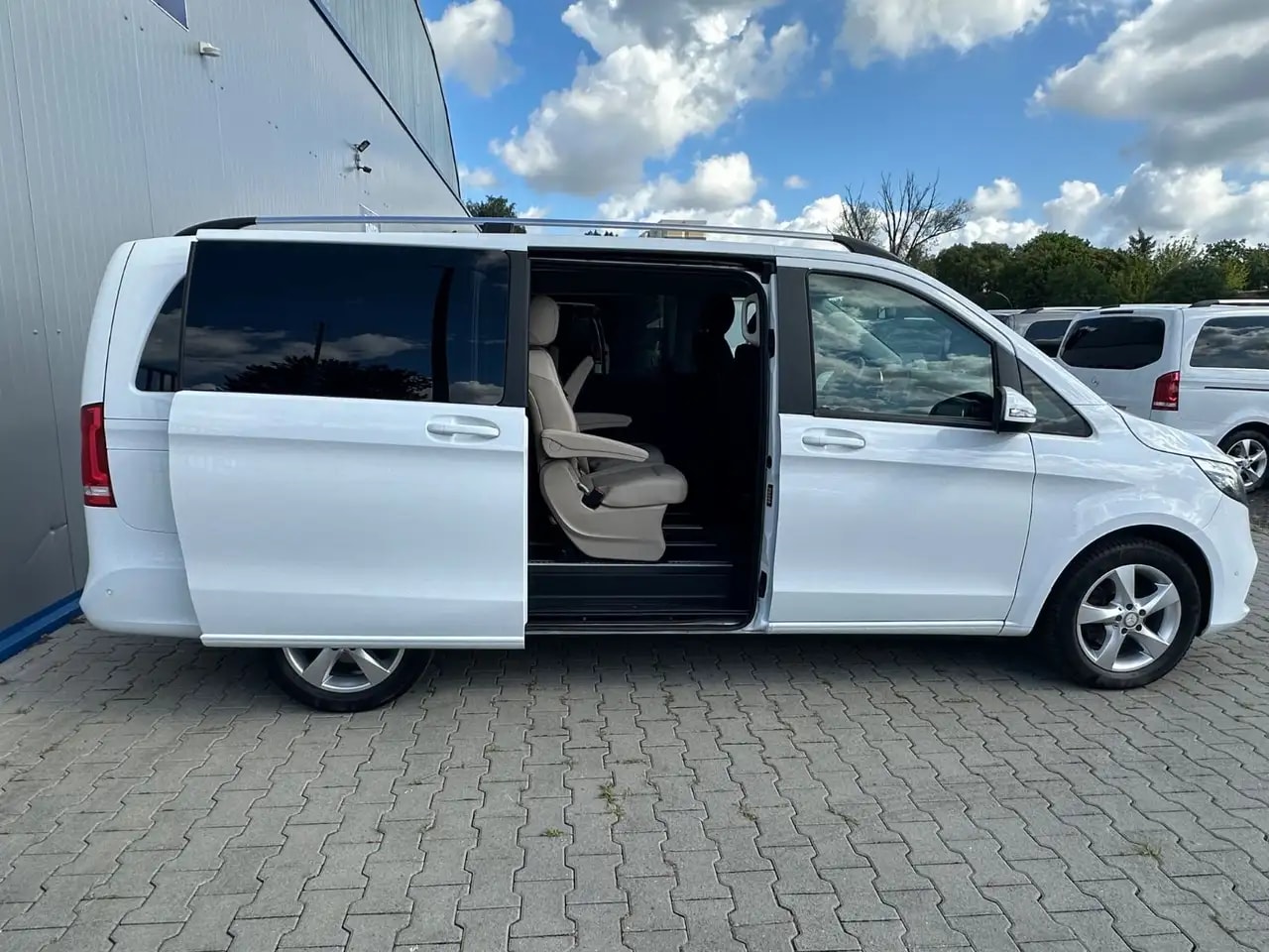 Mercedes-Benz V 220 LANG 9G-TR WEBASTO NAVI MBUX KAMERA 7-SITZ 6