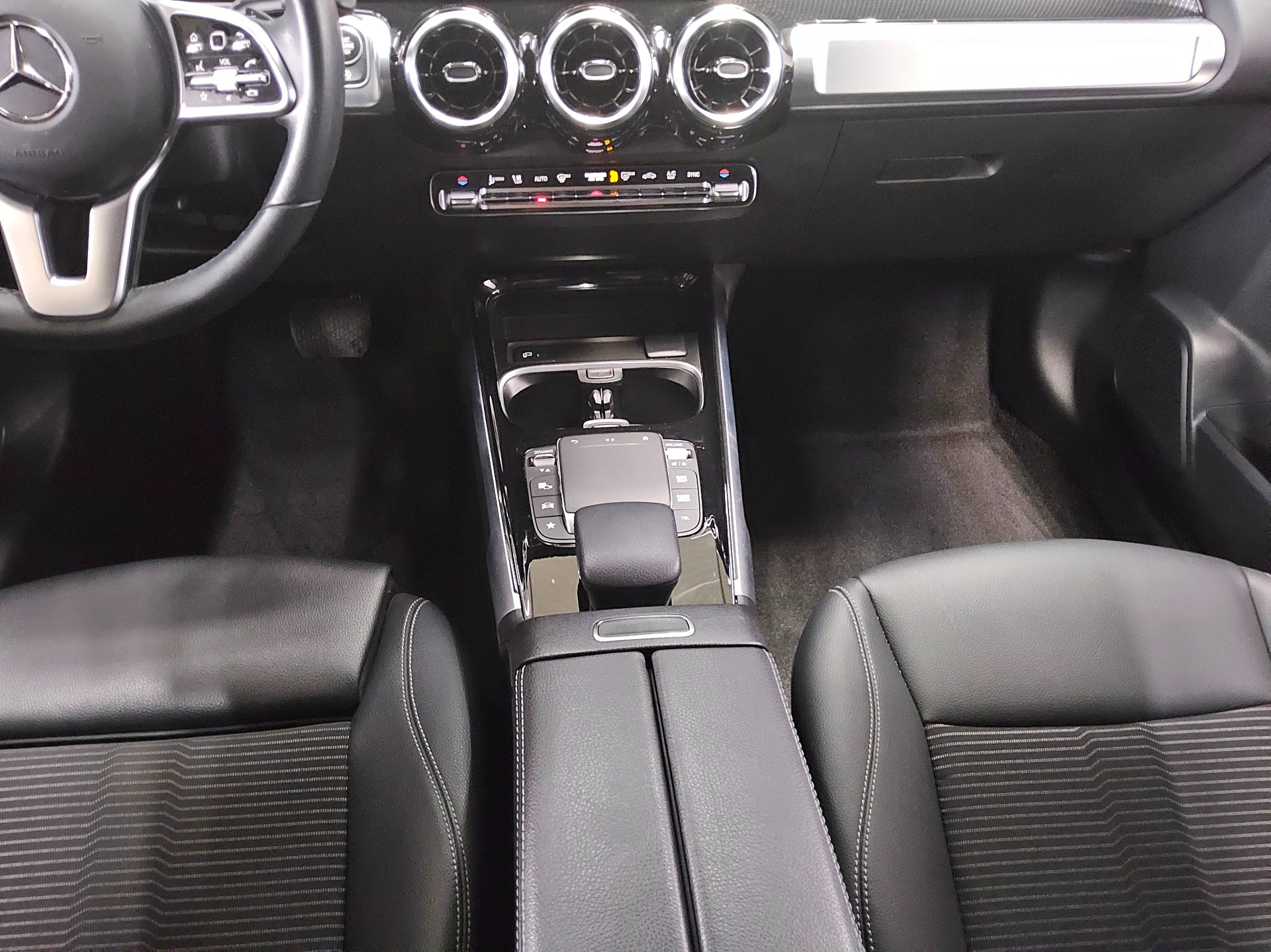 Mercedes-Benz GLB 200 d Progressive T-Leder Navi LED AHK PDC 6