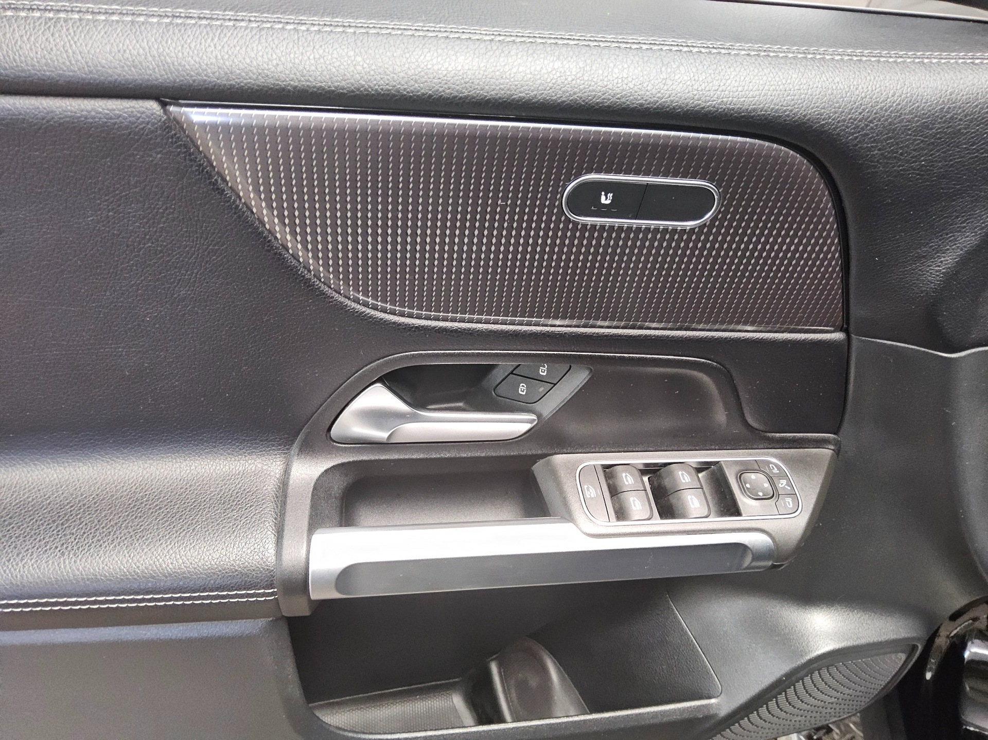 Mercedes-Benz GLB 200 d Progressive T-Leder Navi LED AHK PDC 10