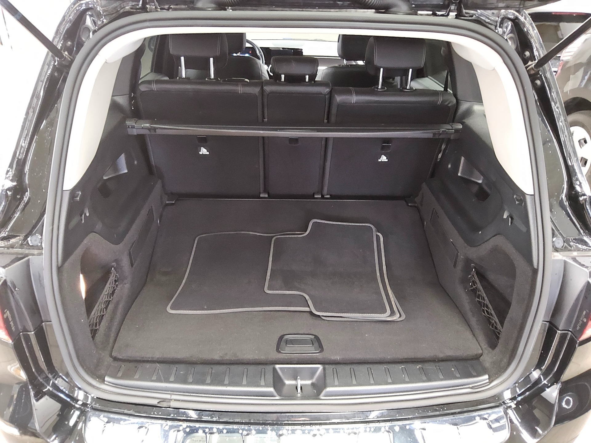 Mercedes-Benz GLB 200 d Progressive T-Leder Navi LED AHK PDC 12