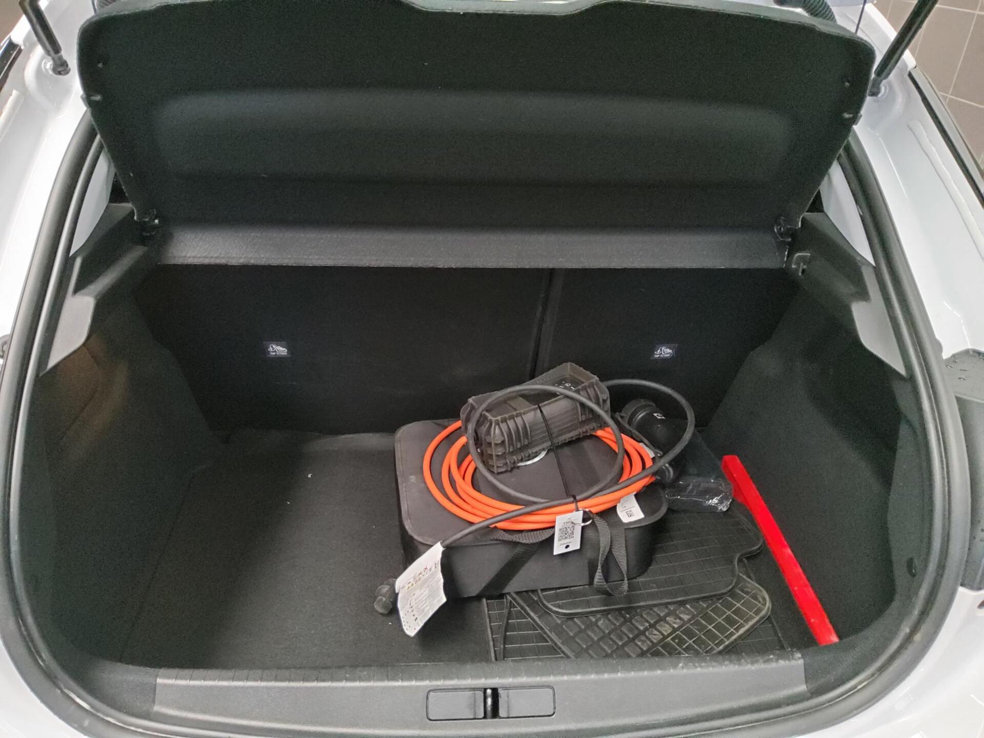 Opel Corsa-e Elegance T-Leder Navi LED DC RfK ACC Shz 12