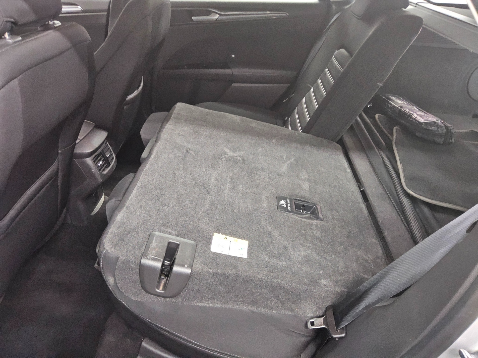 Ford Mondeo Turnier 2.0 EB Titanium Navi LED RfK ACC 12