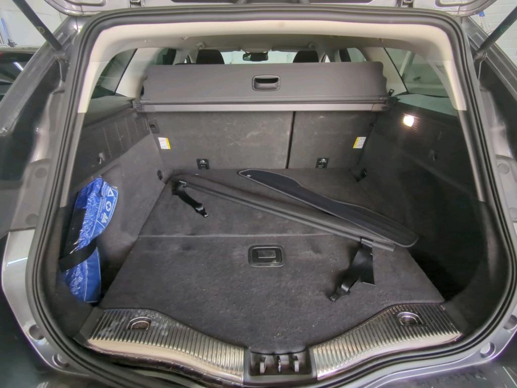 Ford Mondeo Turnier 2.0 EB Titanium NAVI SPORTSITZE KLIMAAUT RADIO MFL 10