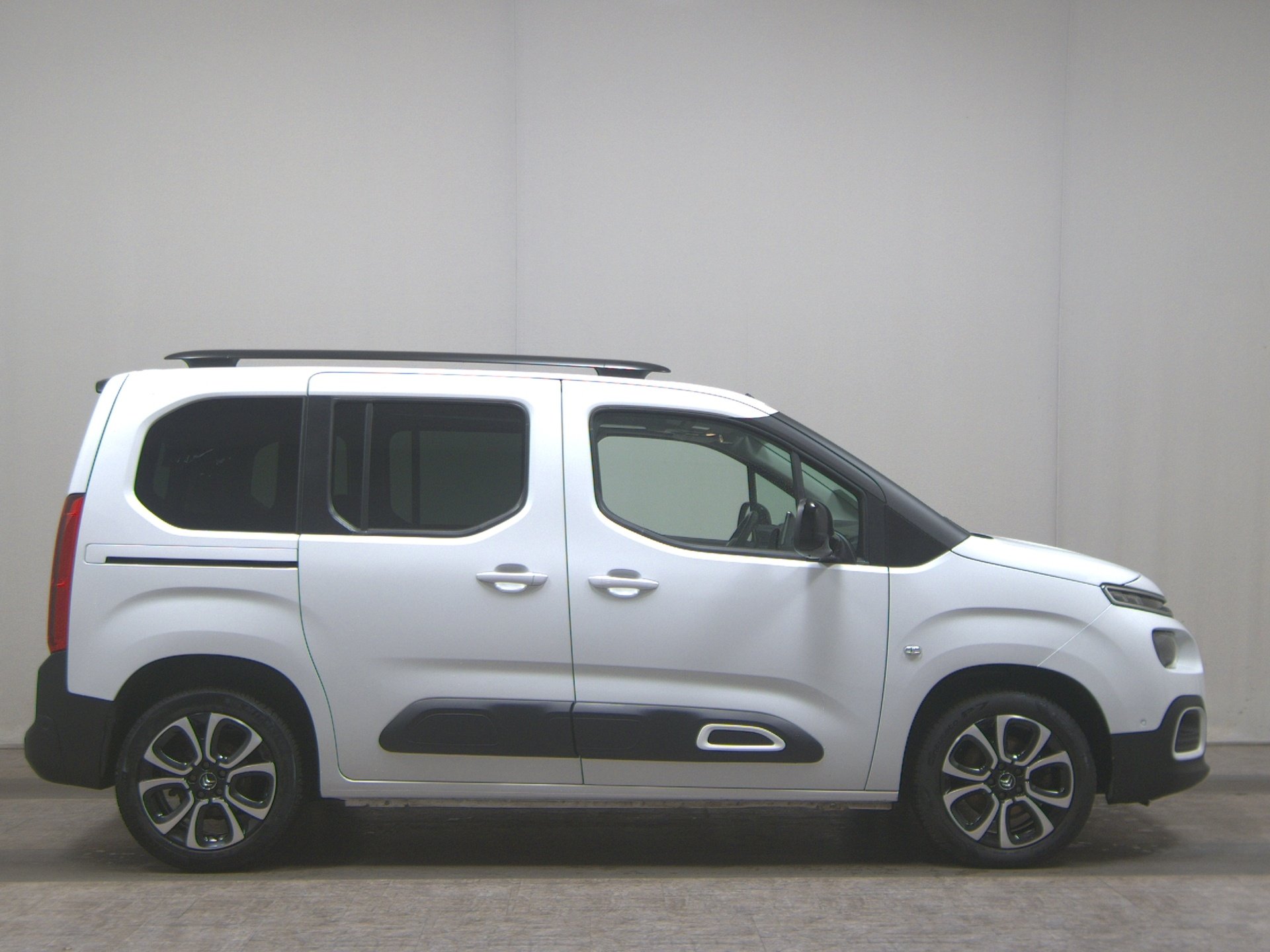 Citroën Berlingo 1.2 PureTech Shine Glasdach PDC AHK
