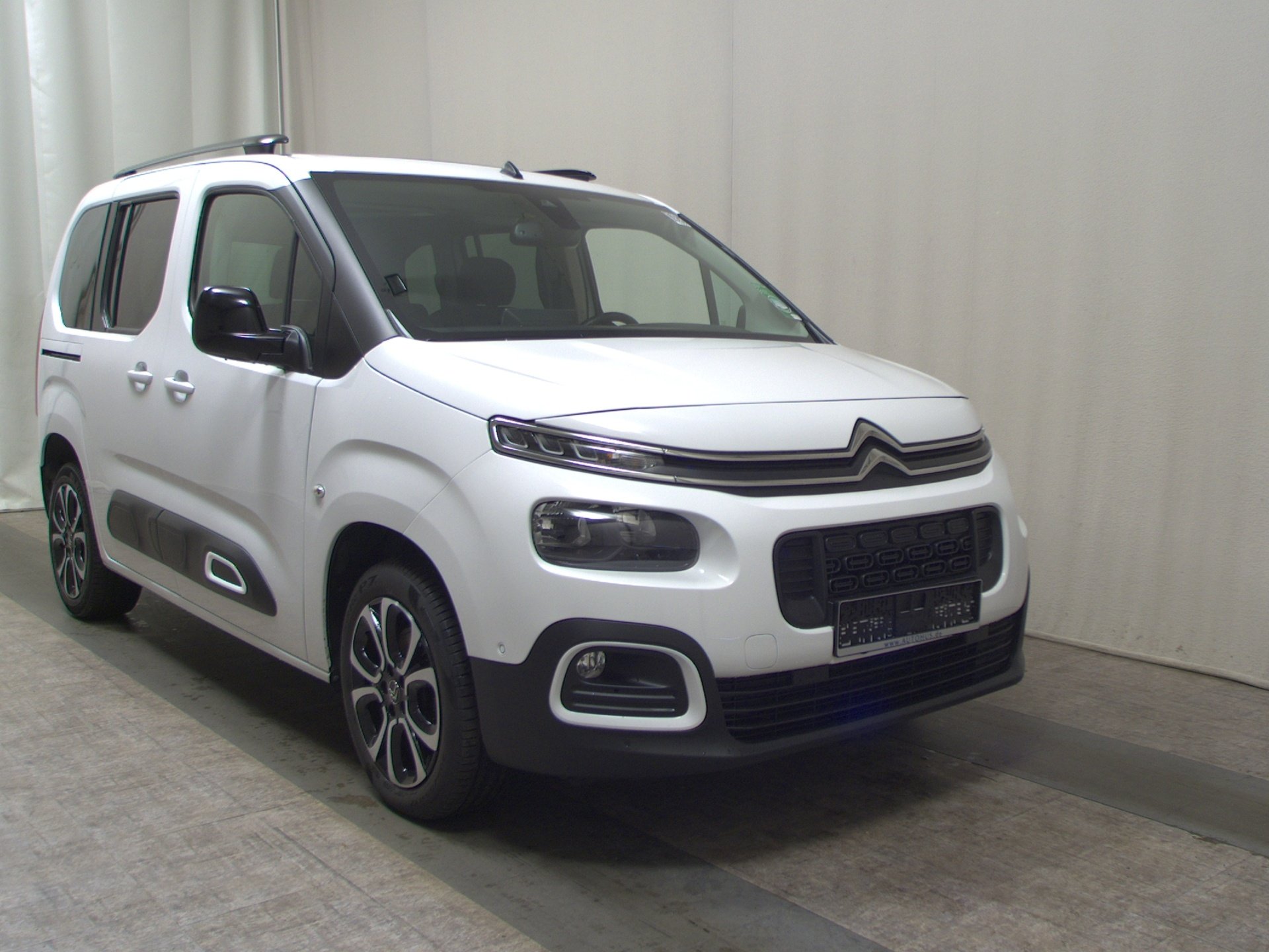 Citroën Berlingo 1.2 PureTech Shine Glasdach PDC AHK 3