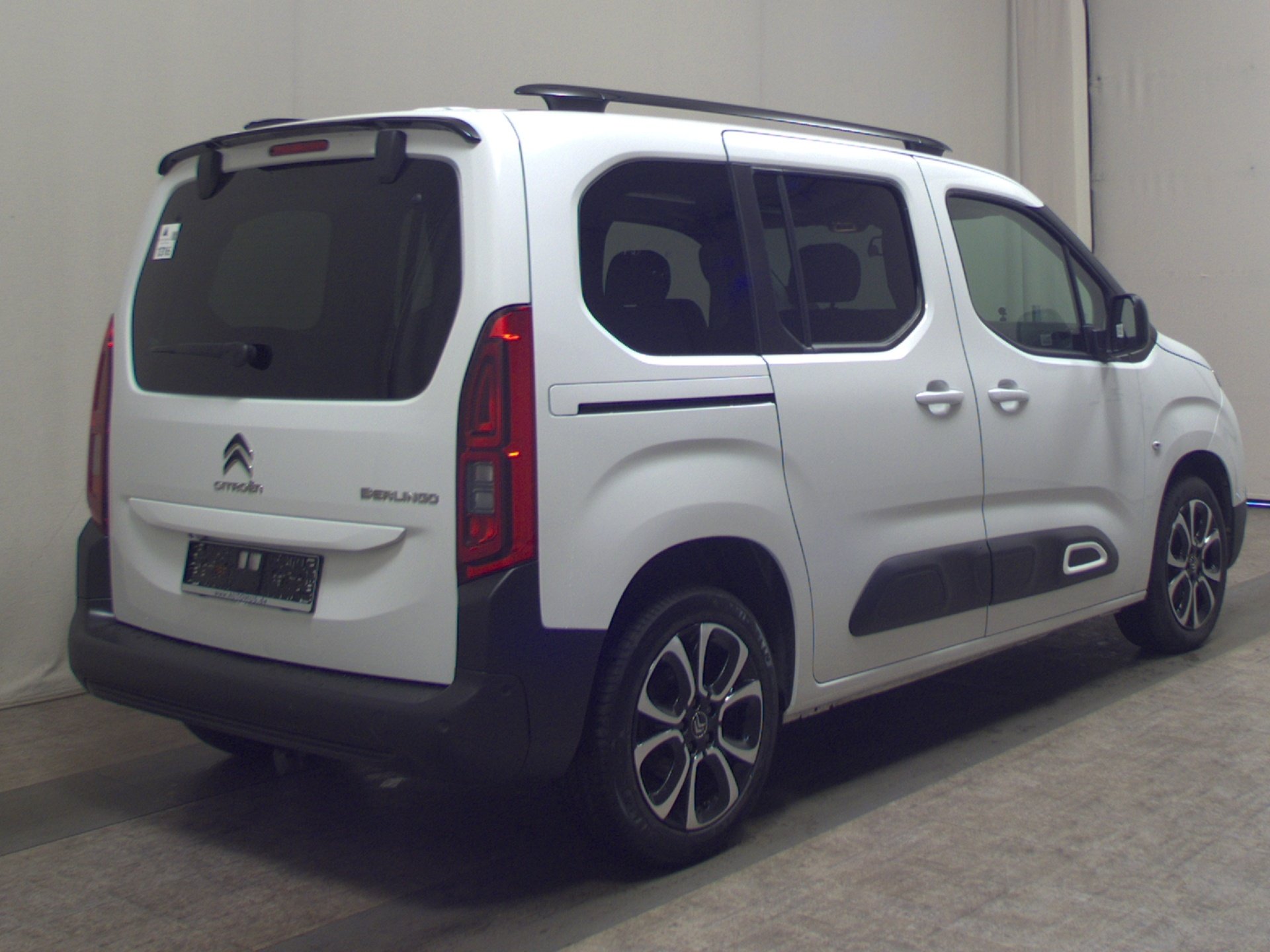 Citroën Berlingo 1.2 PureTech Shine Glasdach PDC AHK 4