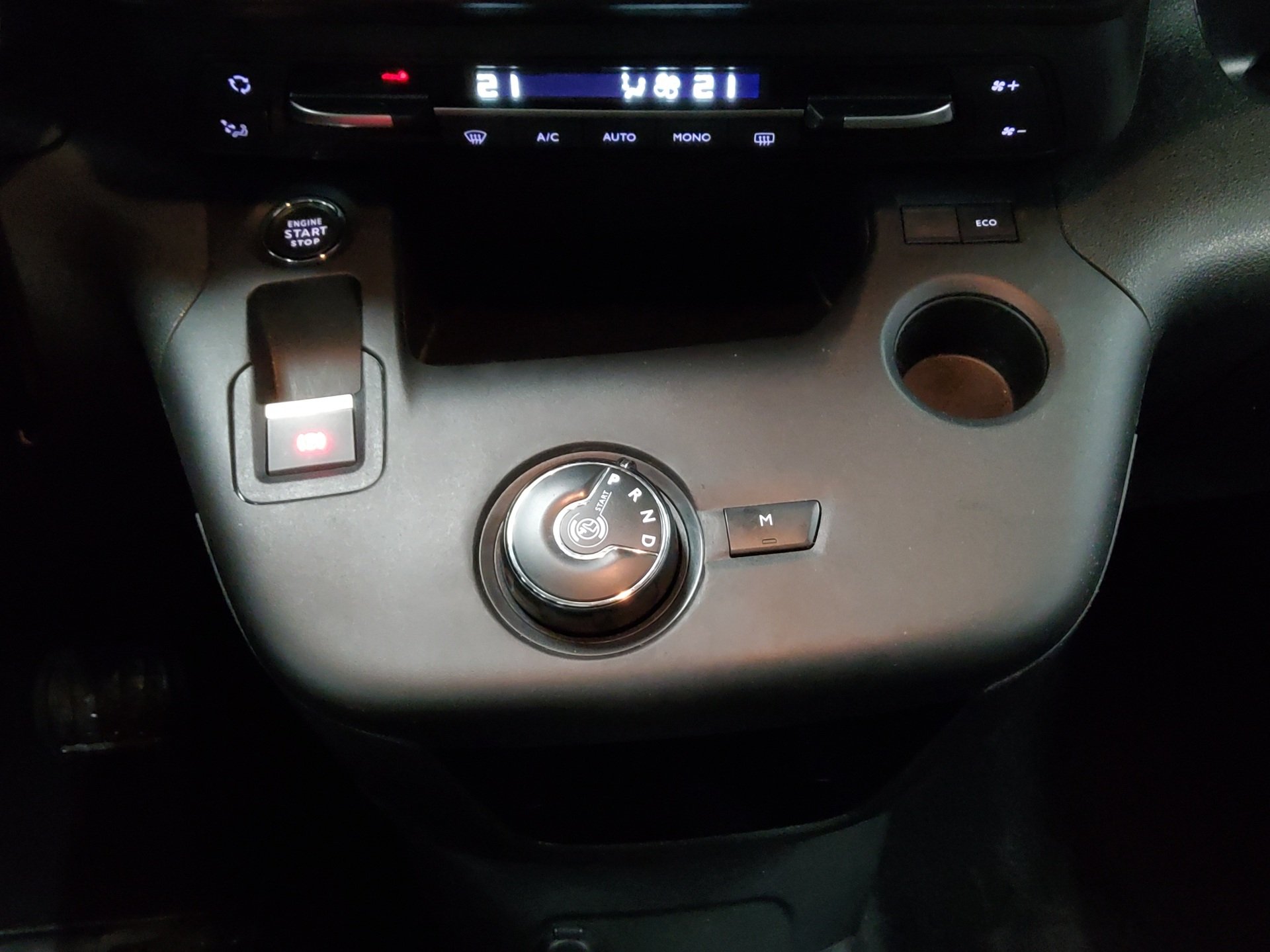 Citroën Berlingo 1.2 PureTech Shine Glasdach PDC AHK 6