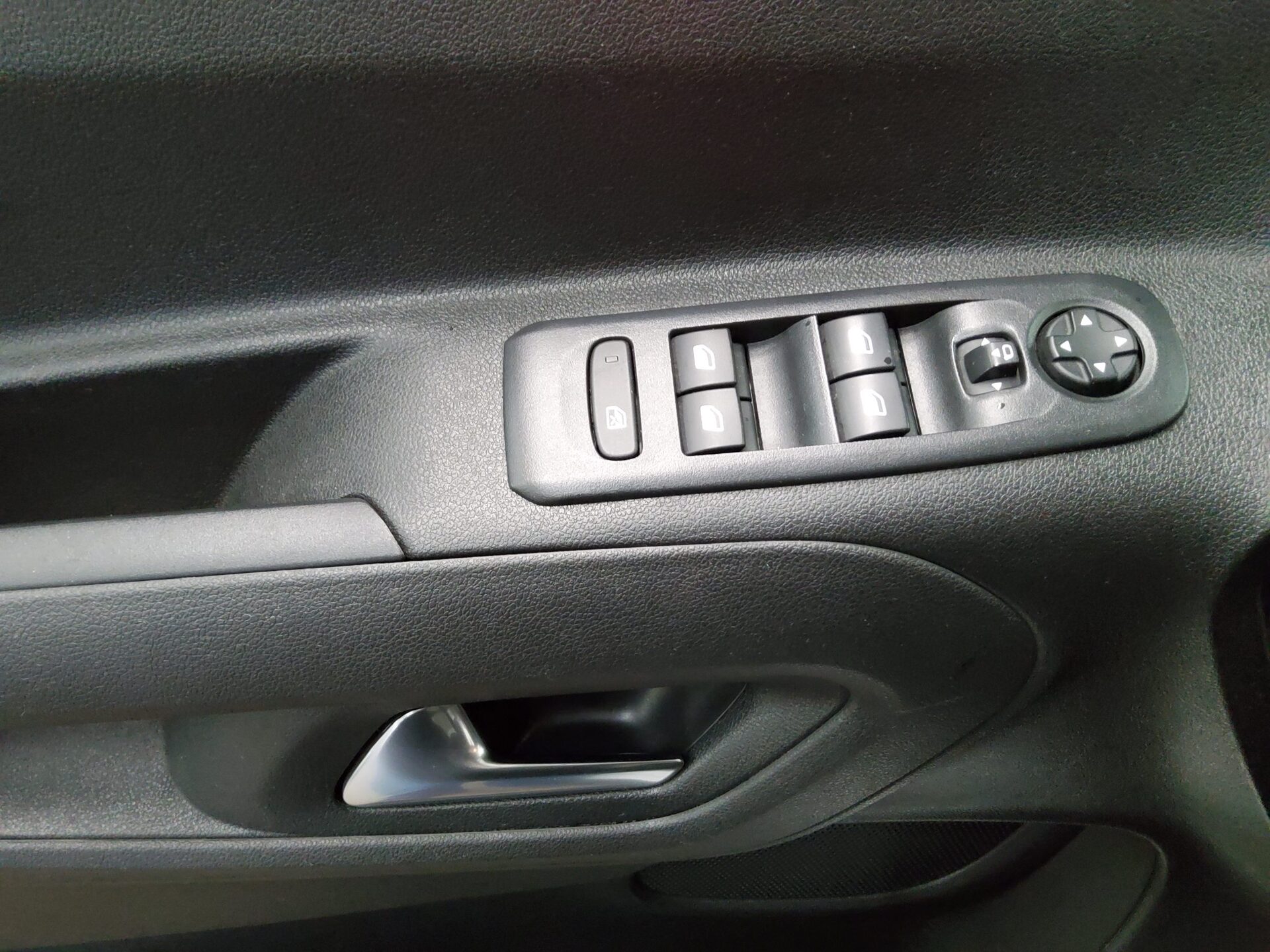 Citroën Berlingo 1.2 PureTech Shine Glasdach PDC AHK 9